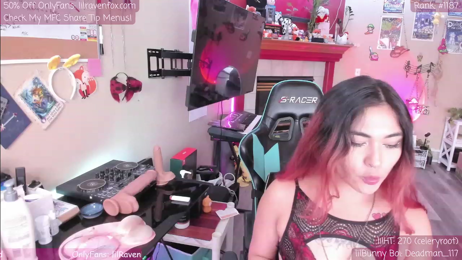 Gallery image thumbnail from lilRavenFox's myfreecams stream on, 05/13/2023, 21:38 image 7 of 20