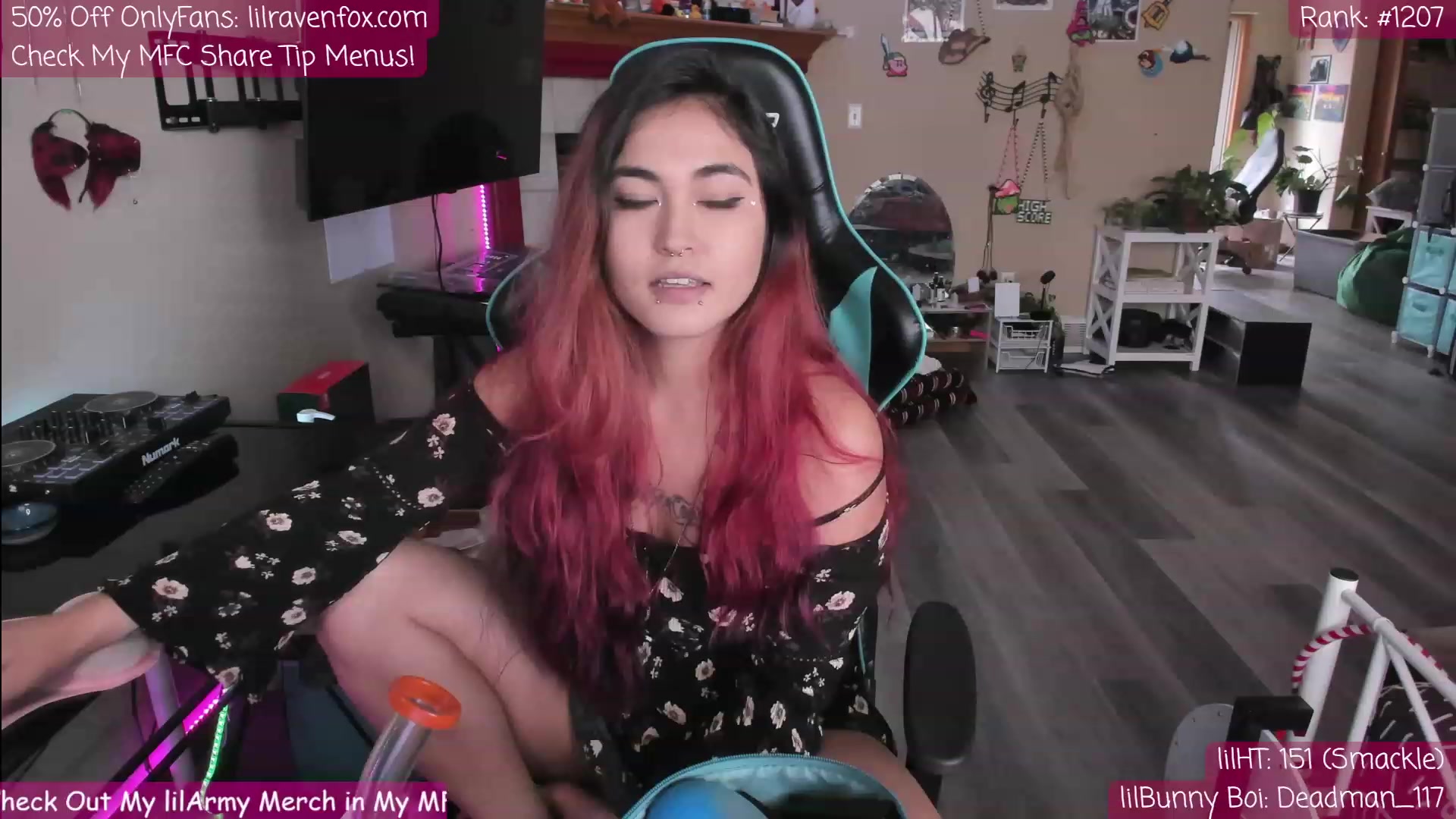 Gallery image thumbnail from lilRavenFox's myfreecams stream on, 05/14/2023, 21:04 image 5 of 20