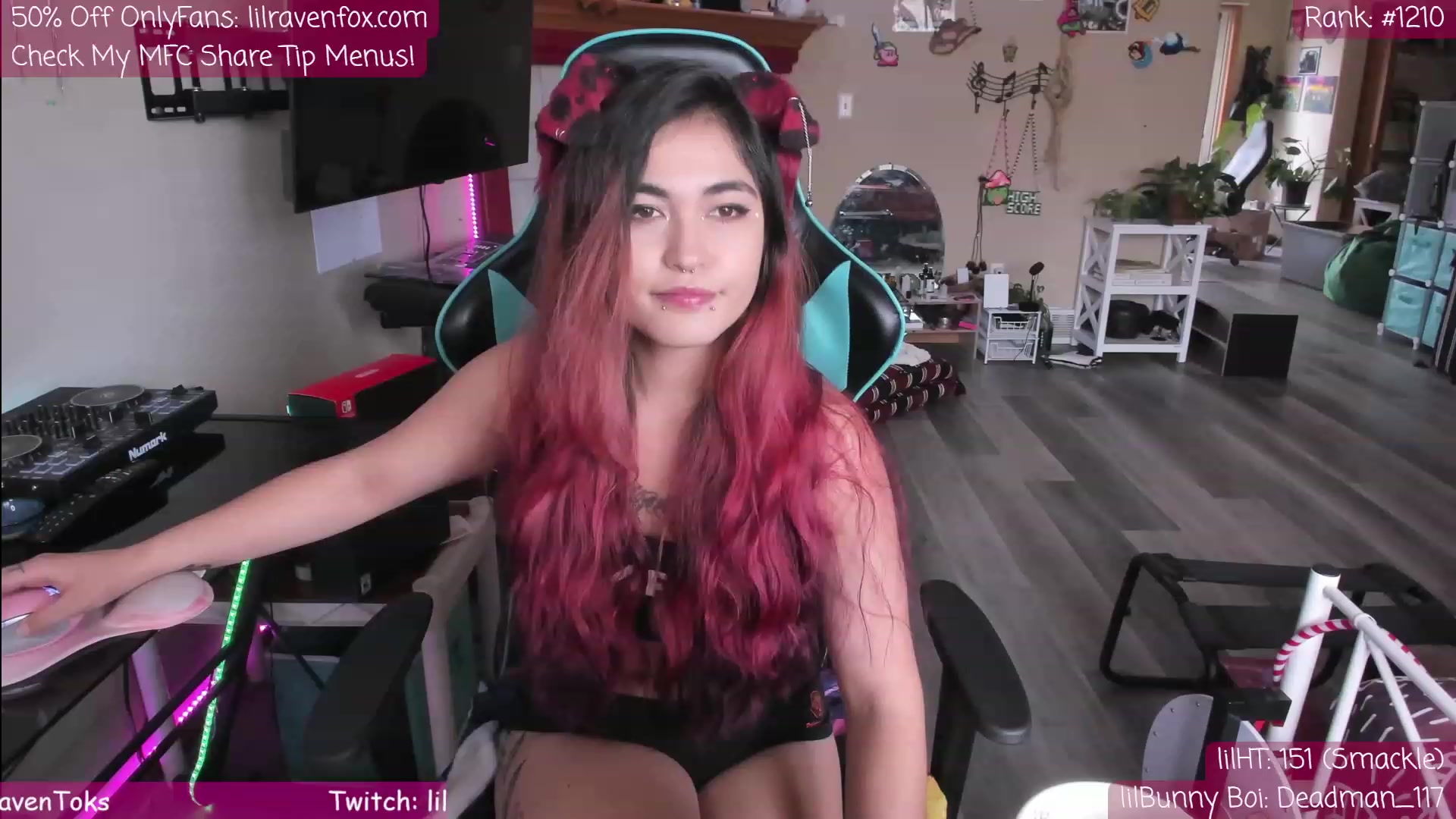 Gallery image thumbnail from lilRavenFox's myfreecams stream on, 05/14/2023, 21:04 image 18 of 20