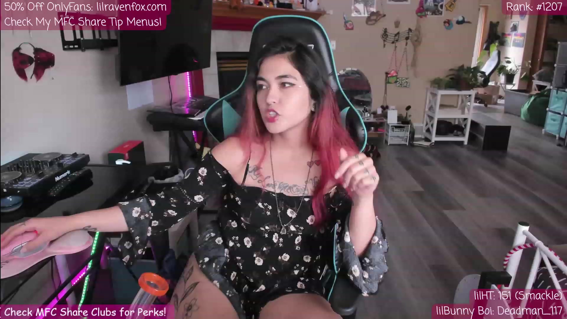 Gallery image thumbnail from lilRavenFox's myfreecams stream on, 05/14/2023, 21:04 image 6 of 20
