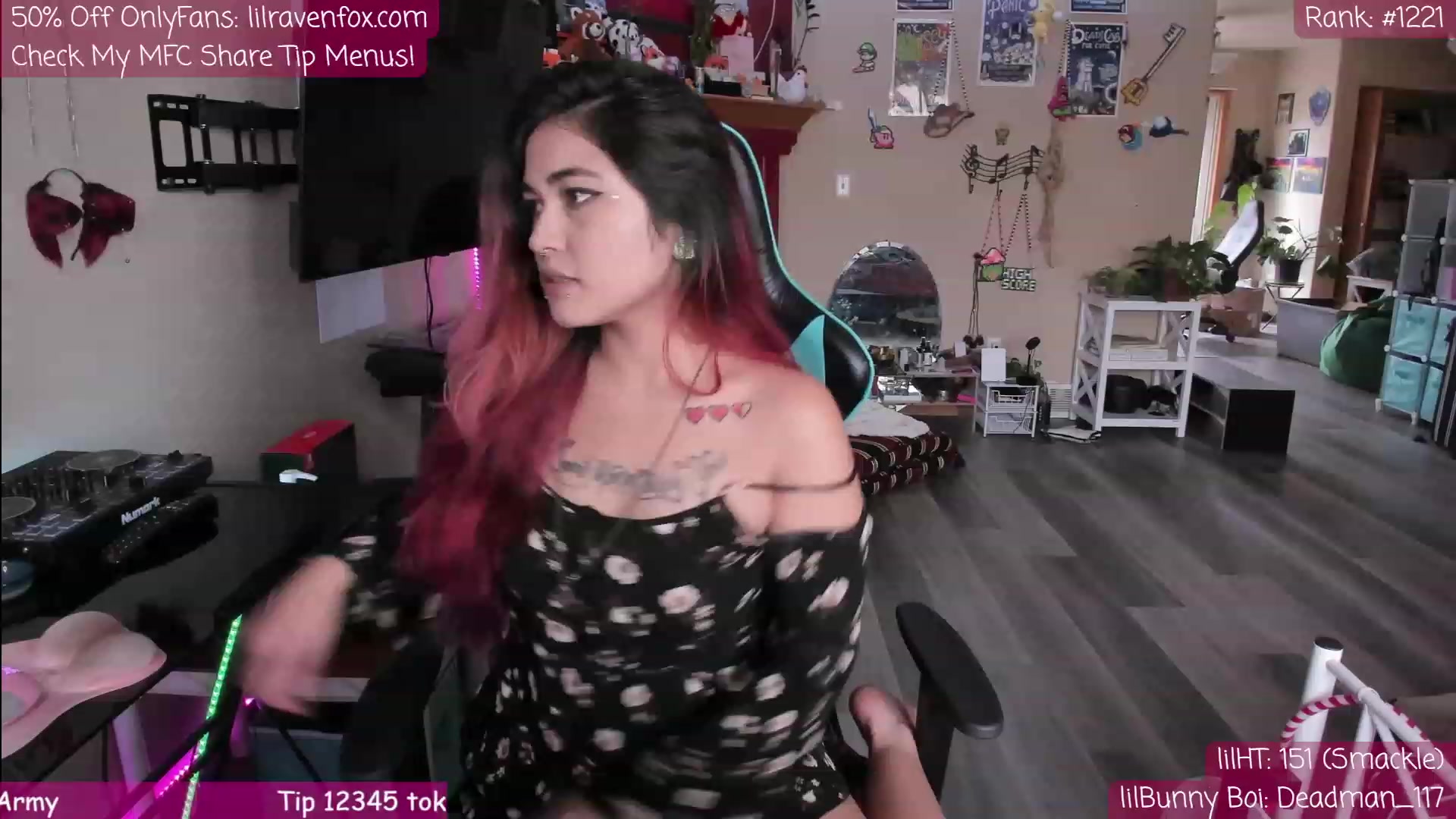 Gallery image thumbnail from lilRavenFox's myfreecams stream on, 05/14/2023, 21:04 image 2 of 20