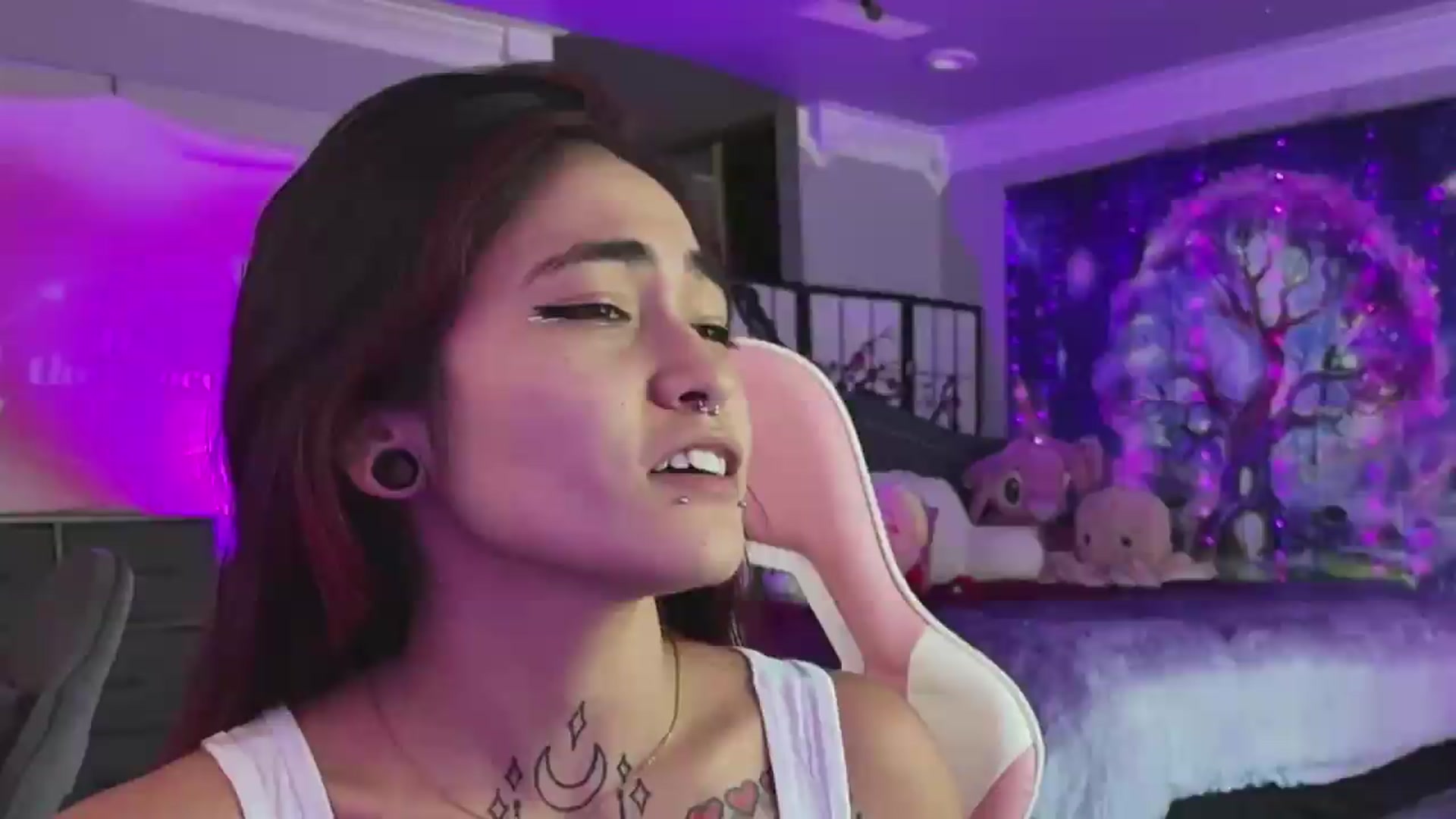 Gallery image thumbnail from lilRavenFox's myfreecams stream on, 07/07/2026, 02:03 image 2 of 20