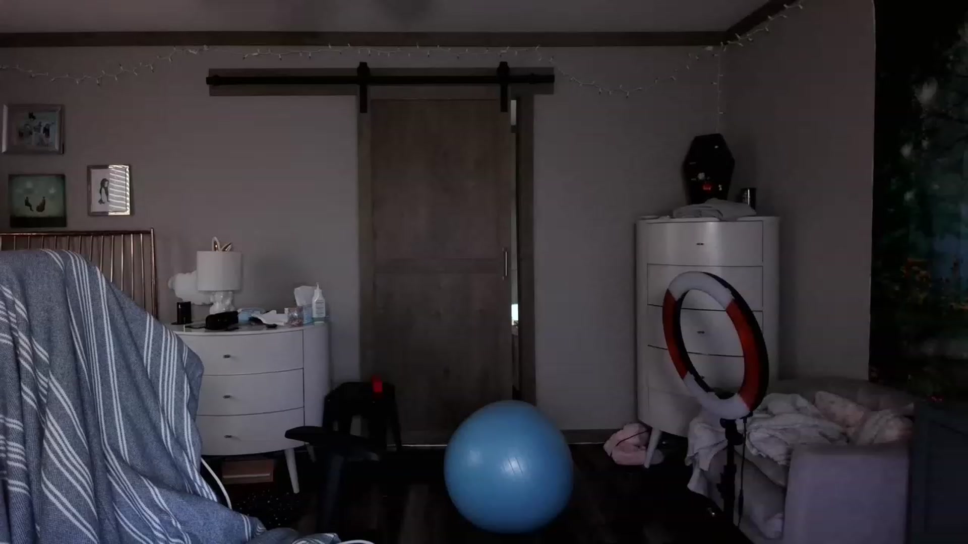 Gallery image thumbnail from lil_purrmaid's myfreecams stream on, 03/22/2023, 24:00 image 8 of 20