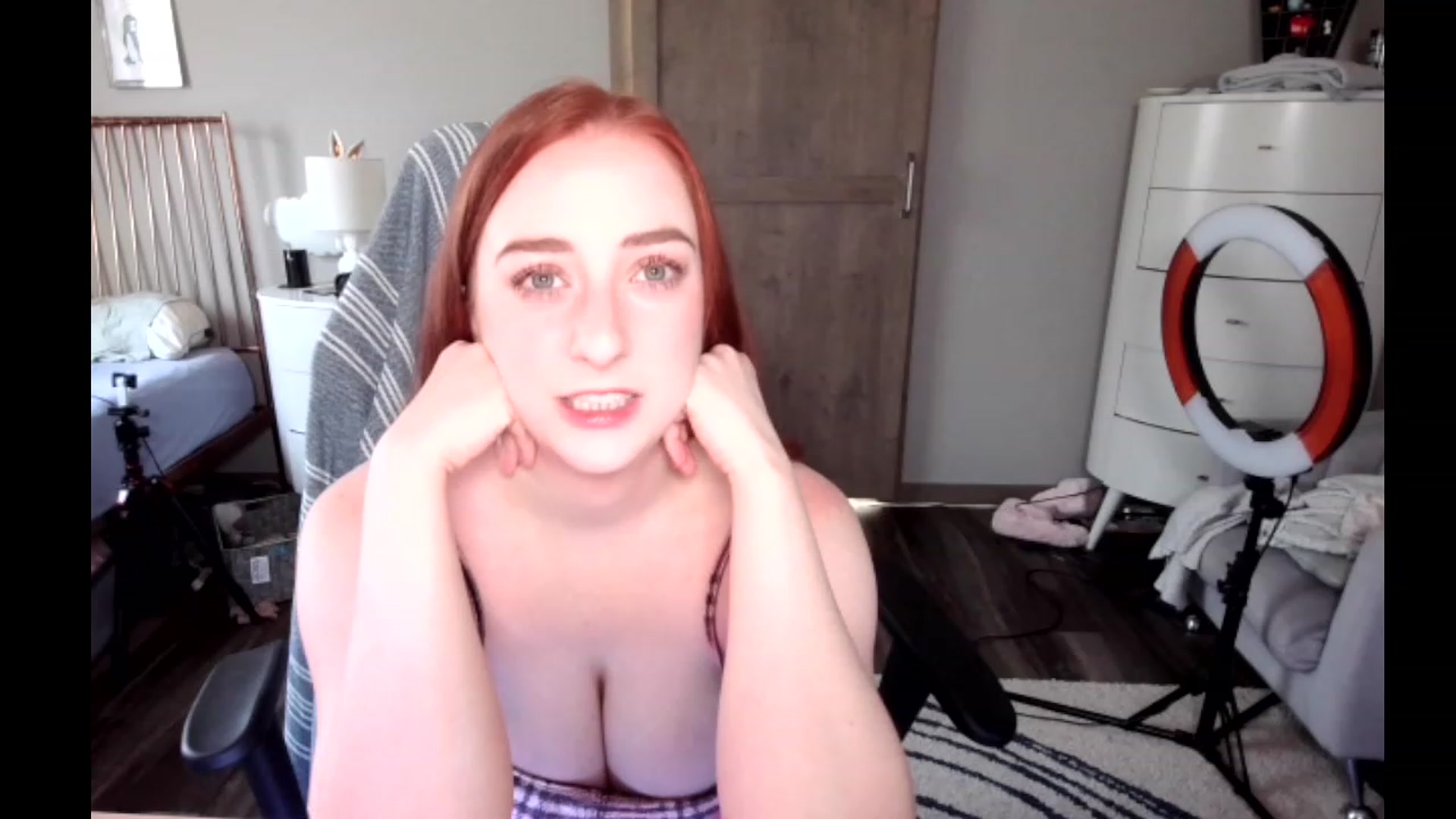 Gallery image thumbnail from lil_purrmaid's myfreecams stream on, 03/25/2023, 19:02 image 19 of 20