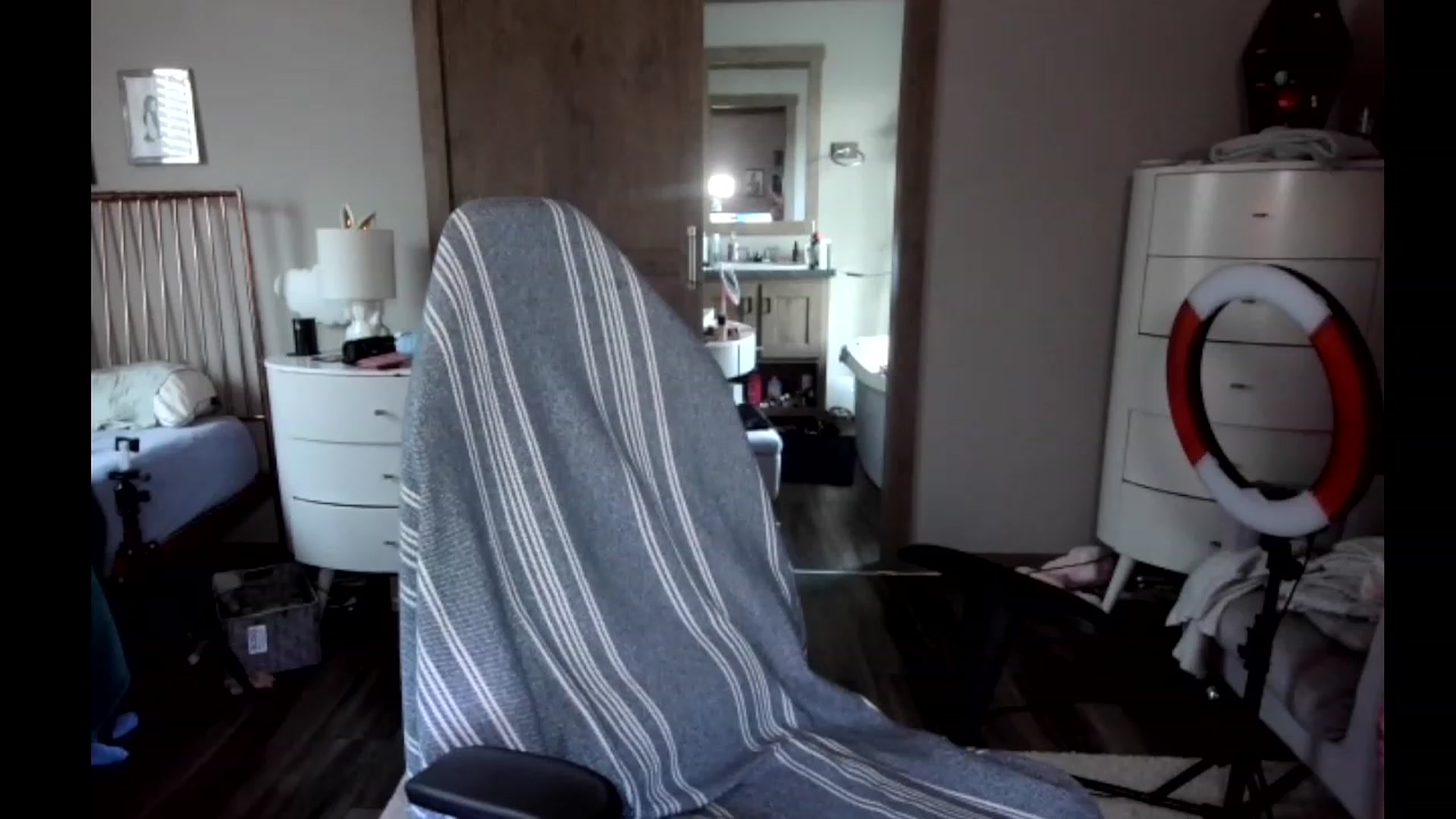 Gallery image thumbnail from lil_purrmaid's myfreecams stream on, 03/25/2023, 23:43 image 17 of 20
