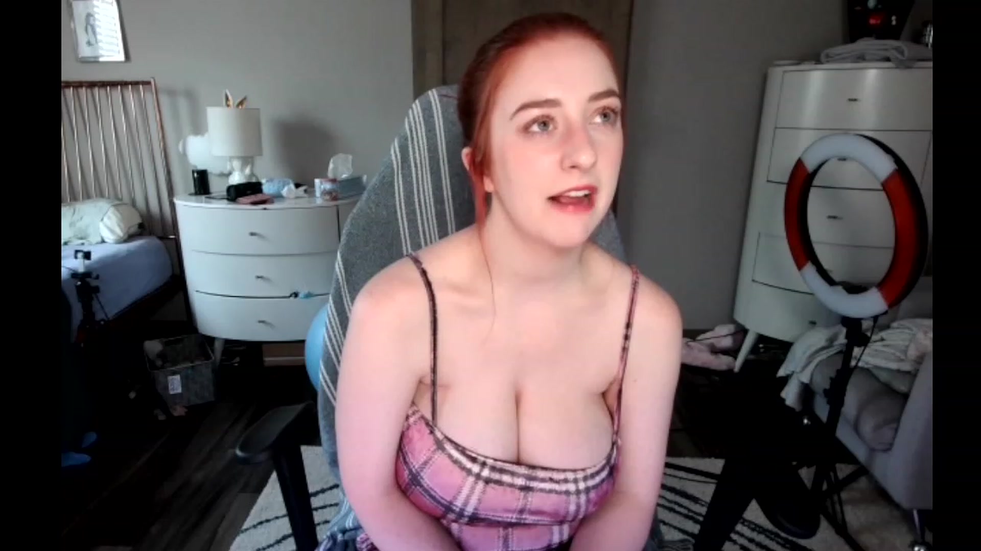 Gallery image thumbnail from lil_purrmaid's myfreecams stream on, 03/25/2023, 23:43 image 5 of 20