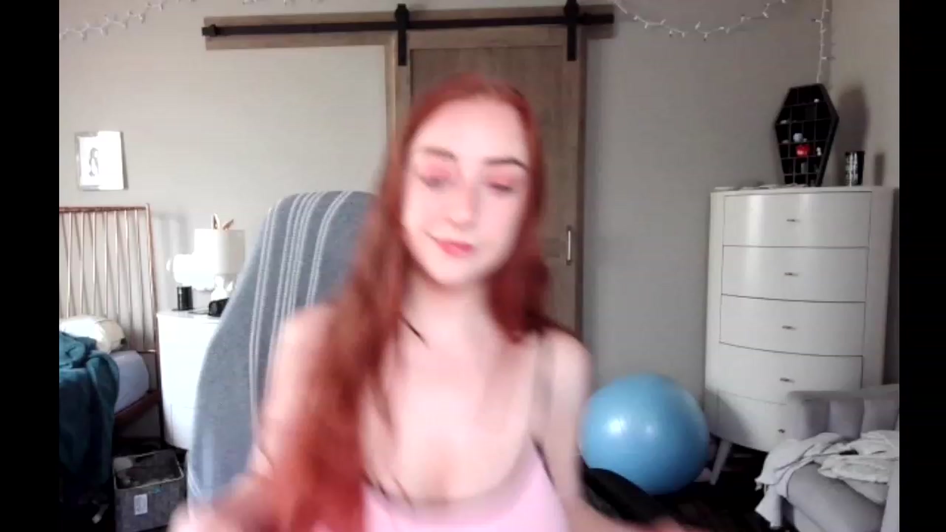 Gallery image thumbnail from lil_purrmaid's myfreecams stream on, 03/27/2023, 19:14 image 3 of 20