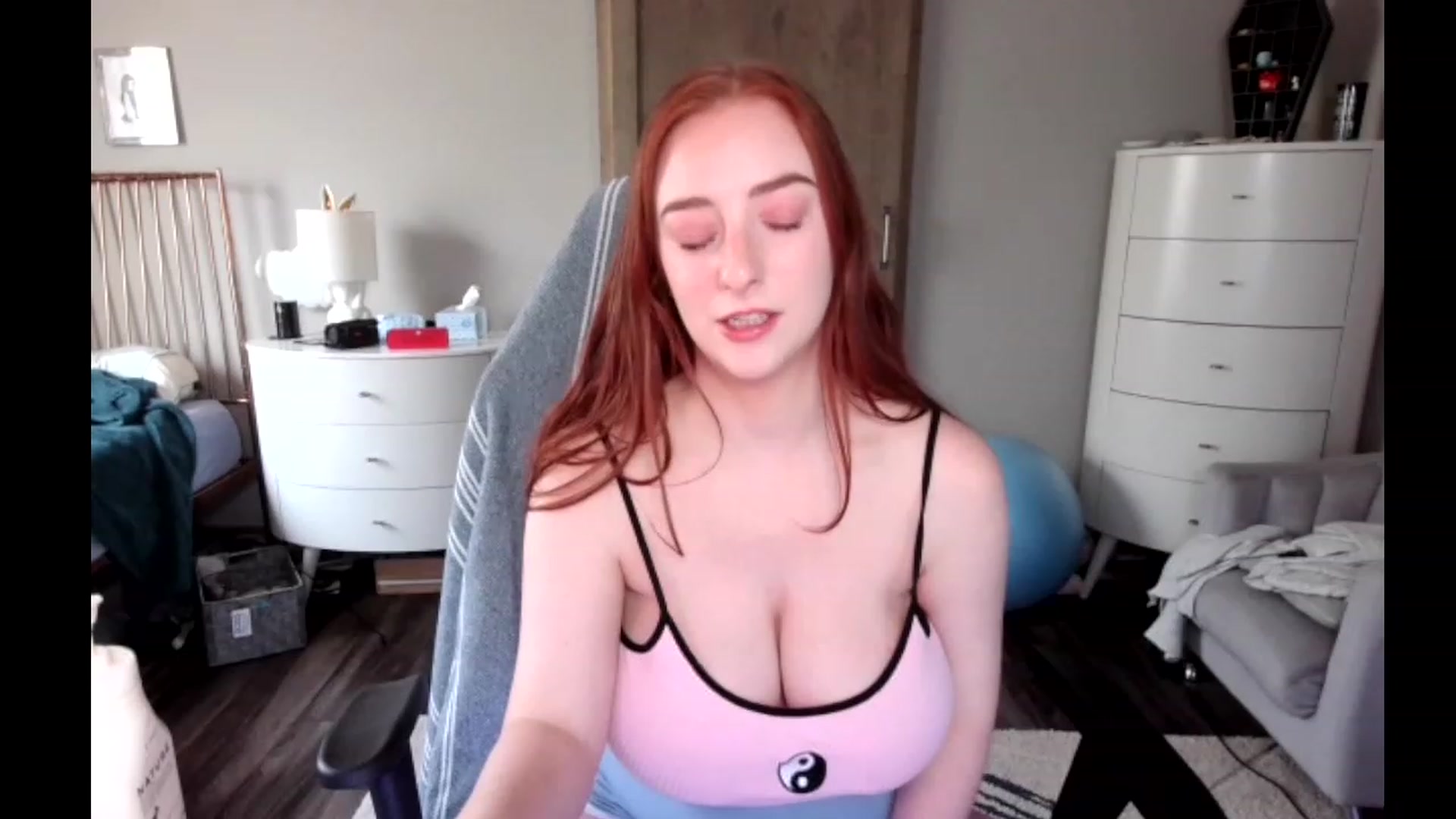 Gallery image thumbnail from lil_purrmaid's myfreecams stream on, 03/27/2023, 19:46 image 13 of 20