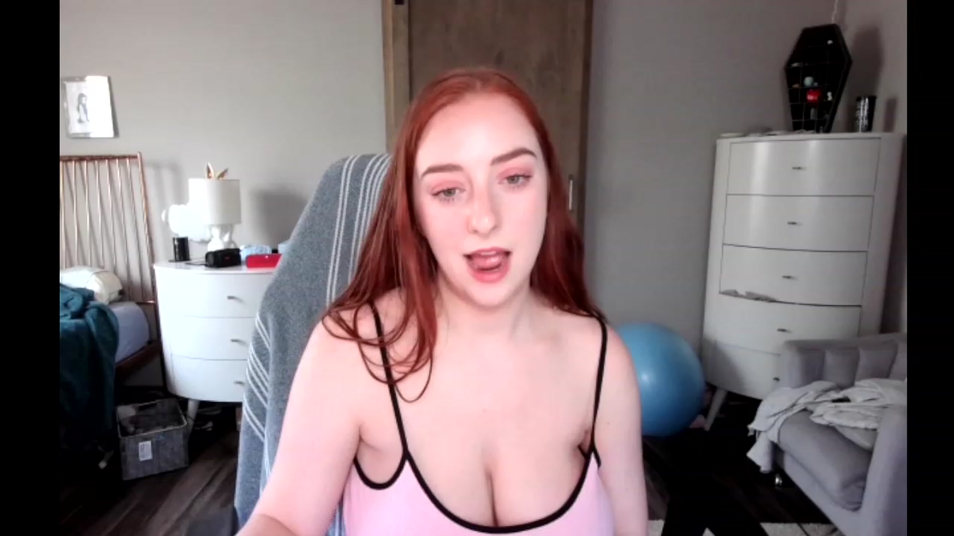 Gallery image thumbnail from lil_purrmaid's myfreecams stream on, 03/27/2023, 20:25 image 20 of 20