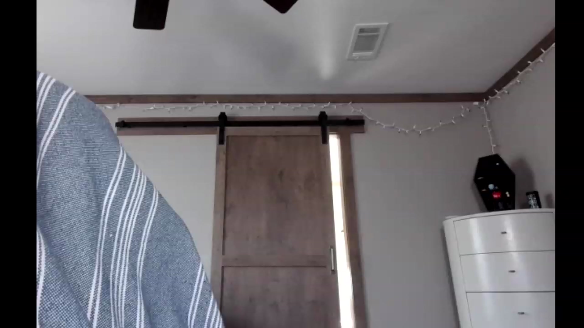 Gallery image thumbnail from lil_purrmaid's myfreecams stream on, 03/29/2023, 19:23 image 6 of 20