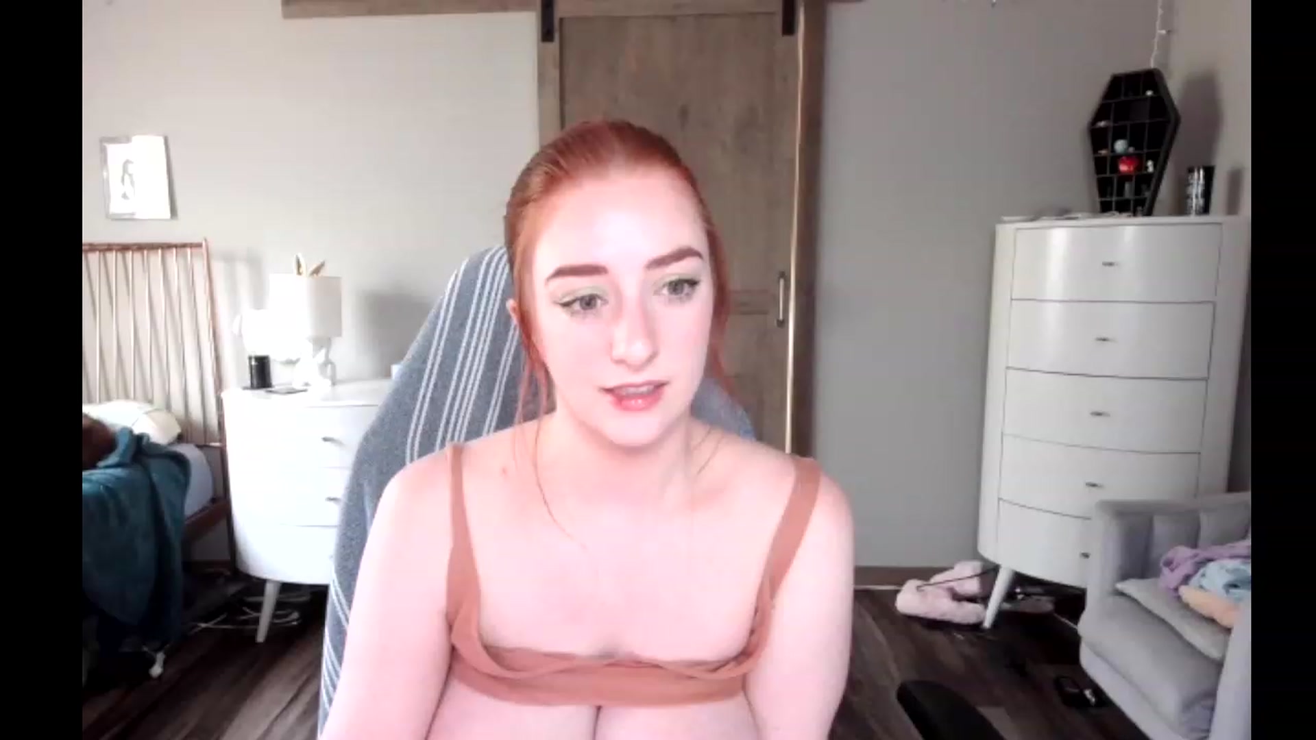 Gallery image thumbnail from lil_purrmaid's myfreecams stream on, 03/29/2023, 19:23 image 9 of 20