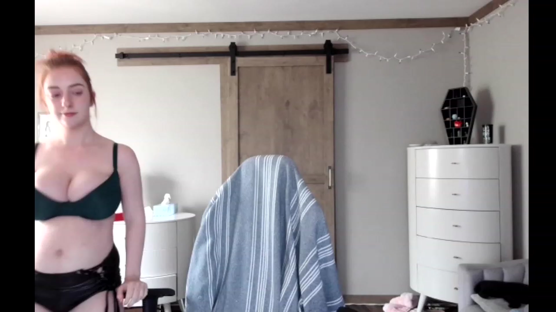 Gallery image thumbnail from lil_purrmaid's myfreecams stream on, 04/08/2023, 19:54 image 12 of 20