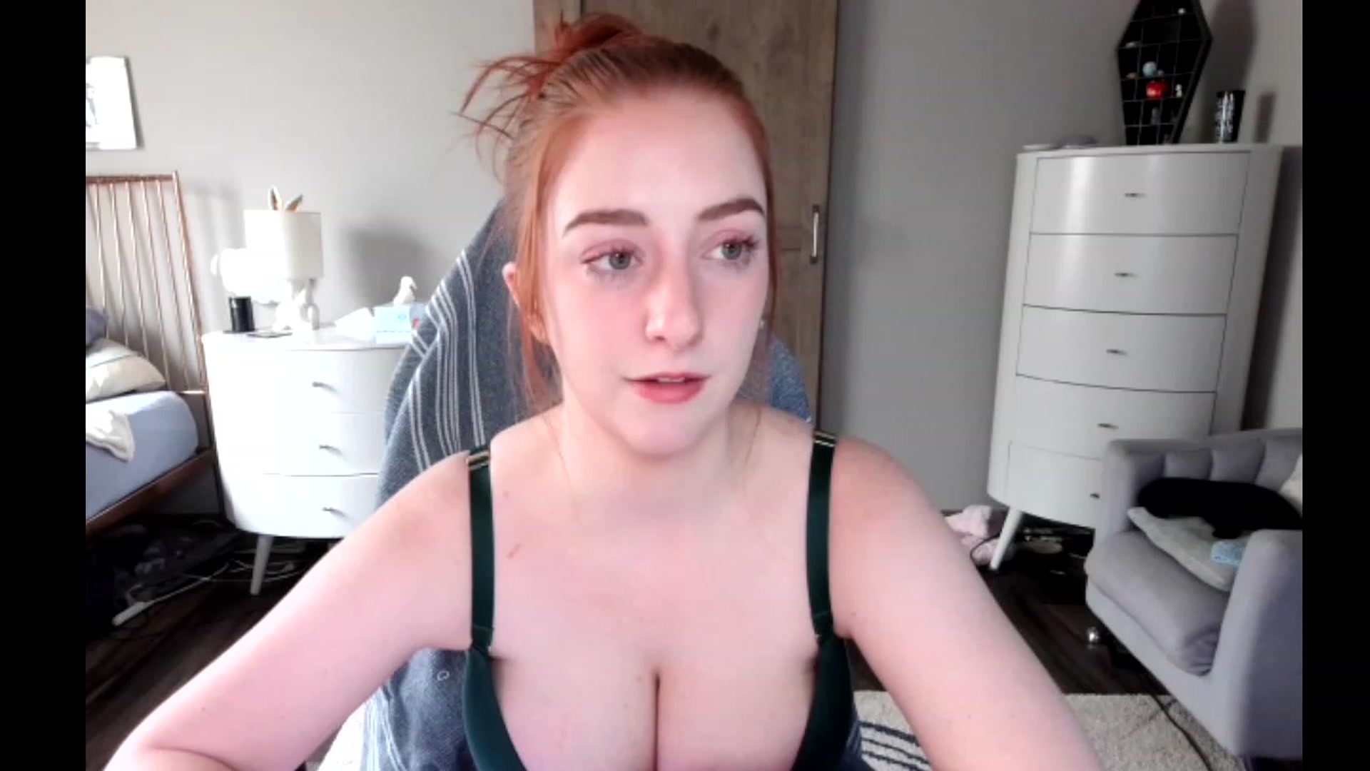 Gallery image thumbnail from lil_purrmaid's myfreecams stream on, 04/08/2023, 19:54 image 3 of 20