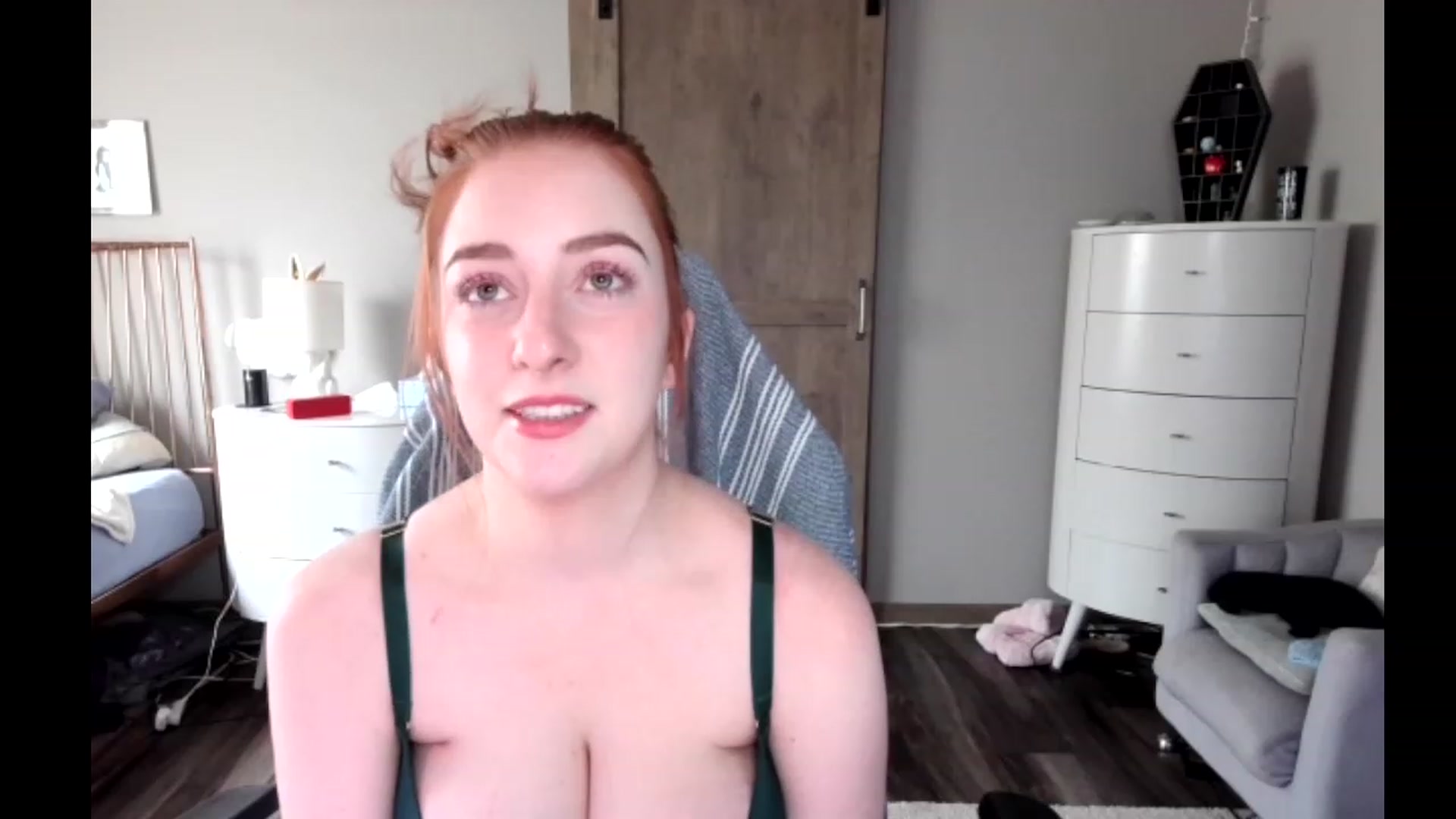 Gallery image thumbnail from lil_purrmaid's myfreecams stream on, 04/08/2023, 19:54 image 17 of 20