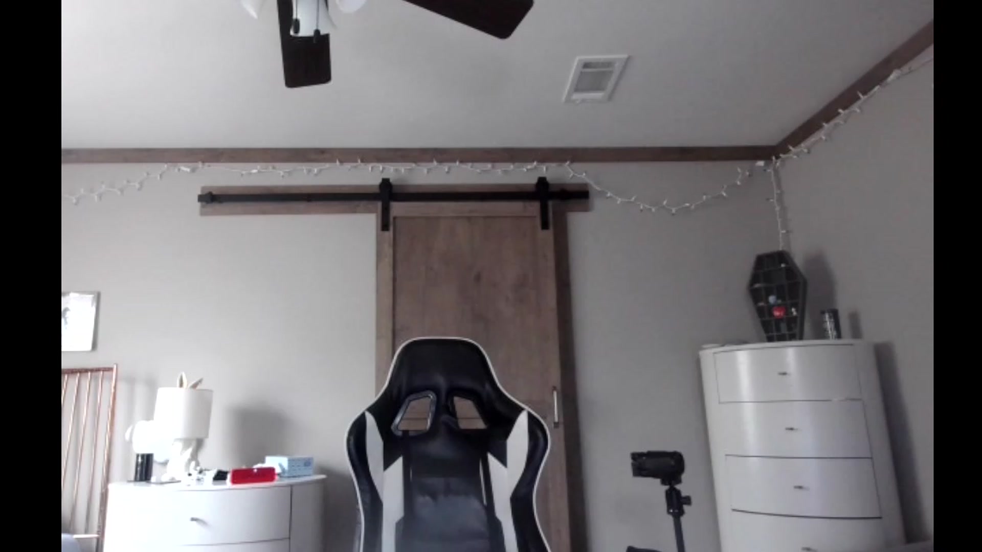 Gallery image thumbnail from lil_purrmaid's myfreecams stream on, 04/23/2023, 20:04 image 4 of 20