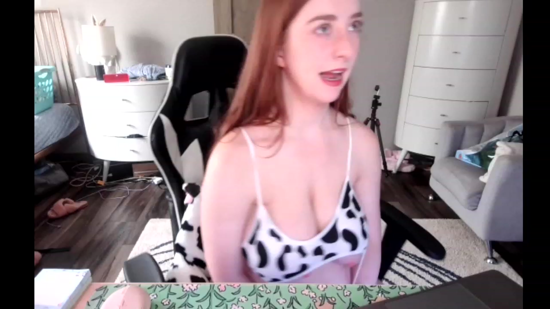 Gallery image thumbnail from lil_purrmaid's myfreecams stream on, 05/20/2023, 21:03 image 19 of 20