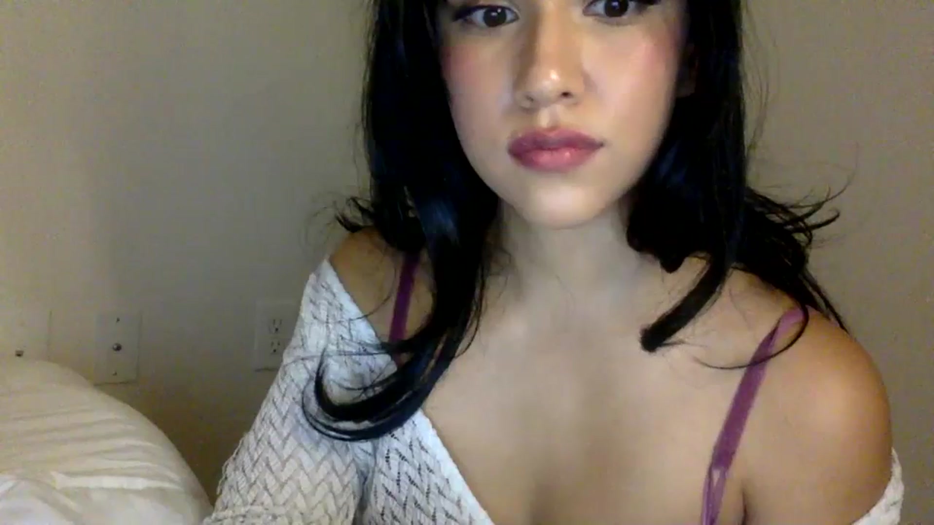 Gallery image thumbnail from lilagomez's myfreecams stream on, 01/21/2024, 08:15 image 5 of 20