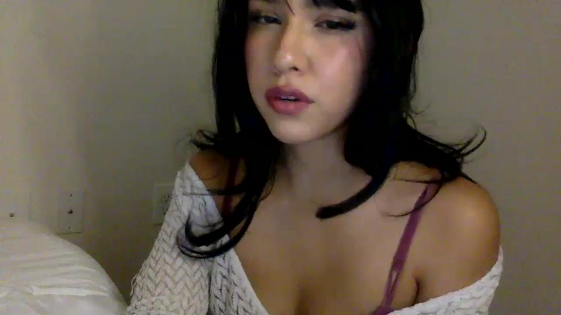 Gallery image thumbnail from lilagomez's myfreecams stream on, 01/21/2024, 08:15 image 4 of 20