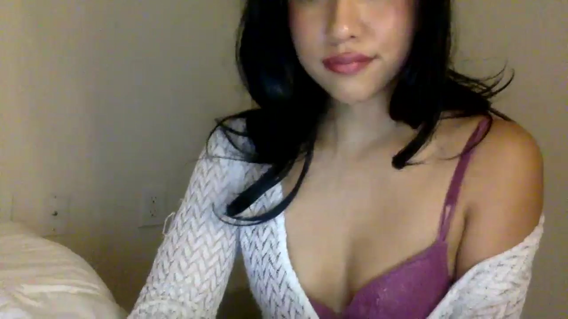 Gallery image thumbnail from lilagomez's myfreecams stream on, 01/21/2024, 08:15 image 8 of 20