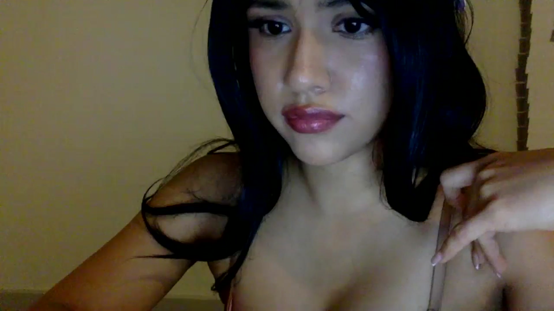 Gallery image thumbnail from lilagomez's myfreecams stream on, 01/23/2024, 12:48 image 12 of 20