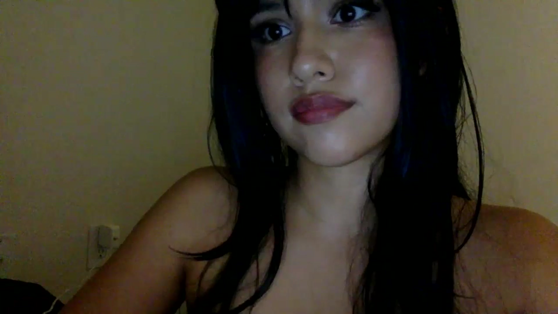 Gallery image thumbnail from lilagomez's myfreecams stream on, 02/05/2024, 08:40 image 17 of 20