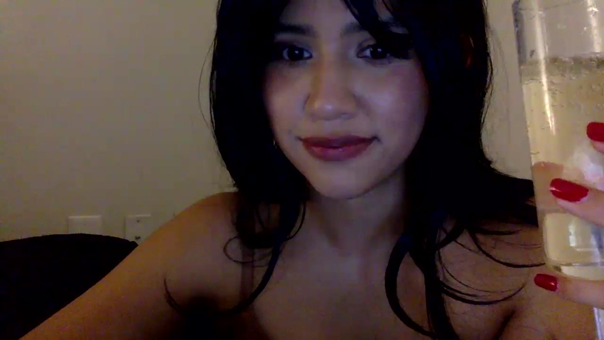 Gallery image thumbnail from lilagomez's myfreecams stream on, 02/08/2024, 12:01 image 17 of 20
