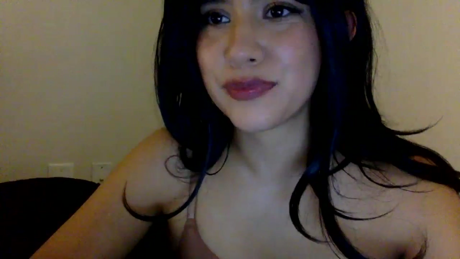 Gallery image thumbnail from lilagomez's myfreecams stream on, 02/08/2024, 12:01 image 18 of 20