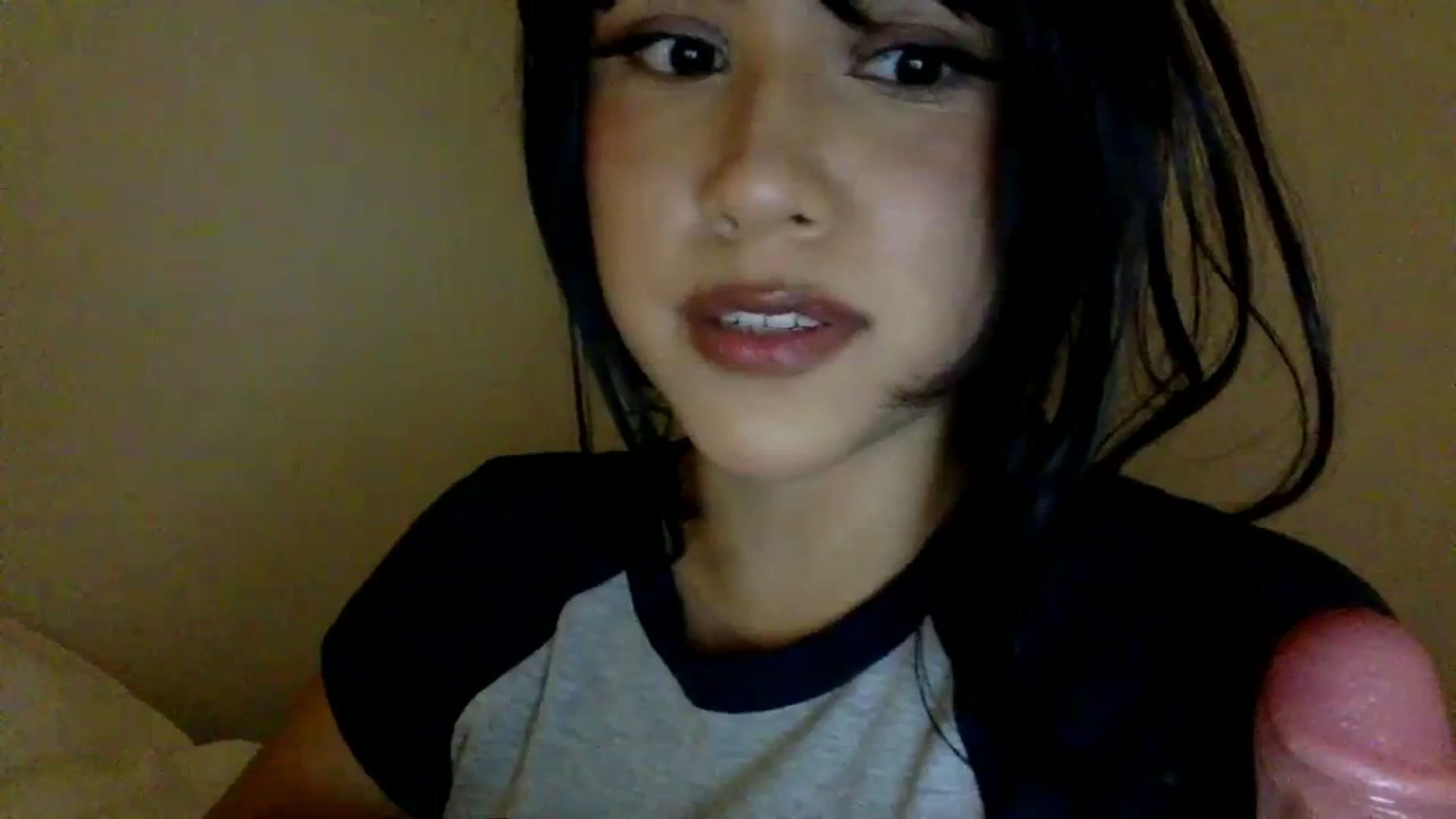 Gallery image thumbnail from lilagomez's myfreecams stream on, 03/02/2024, 07:53 image 8 of 20