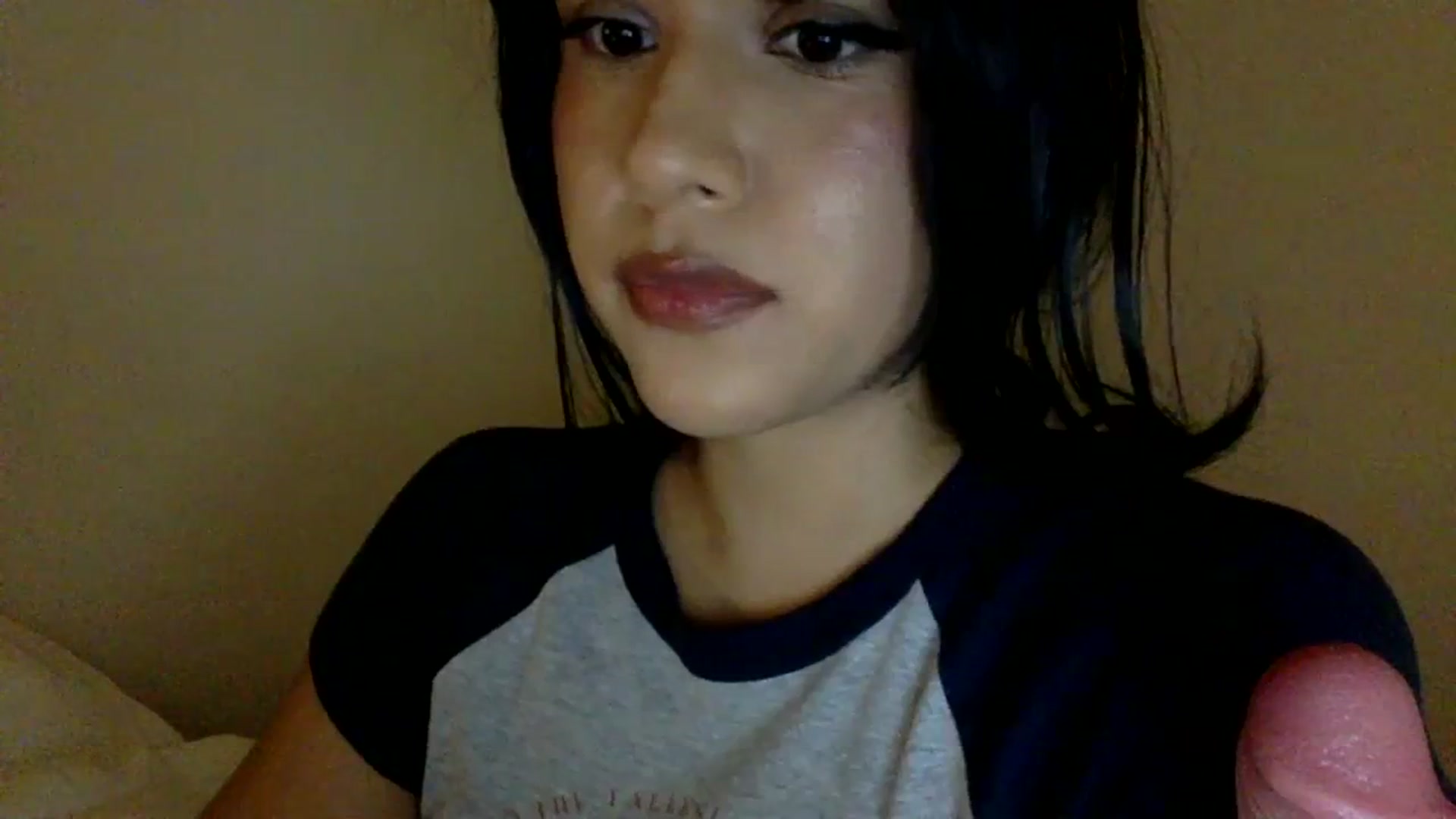 Gallery image thumbnail from lilagomez's myfreecams stream on, 03/02/2024, 07:53 image 7 of 20