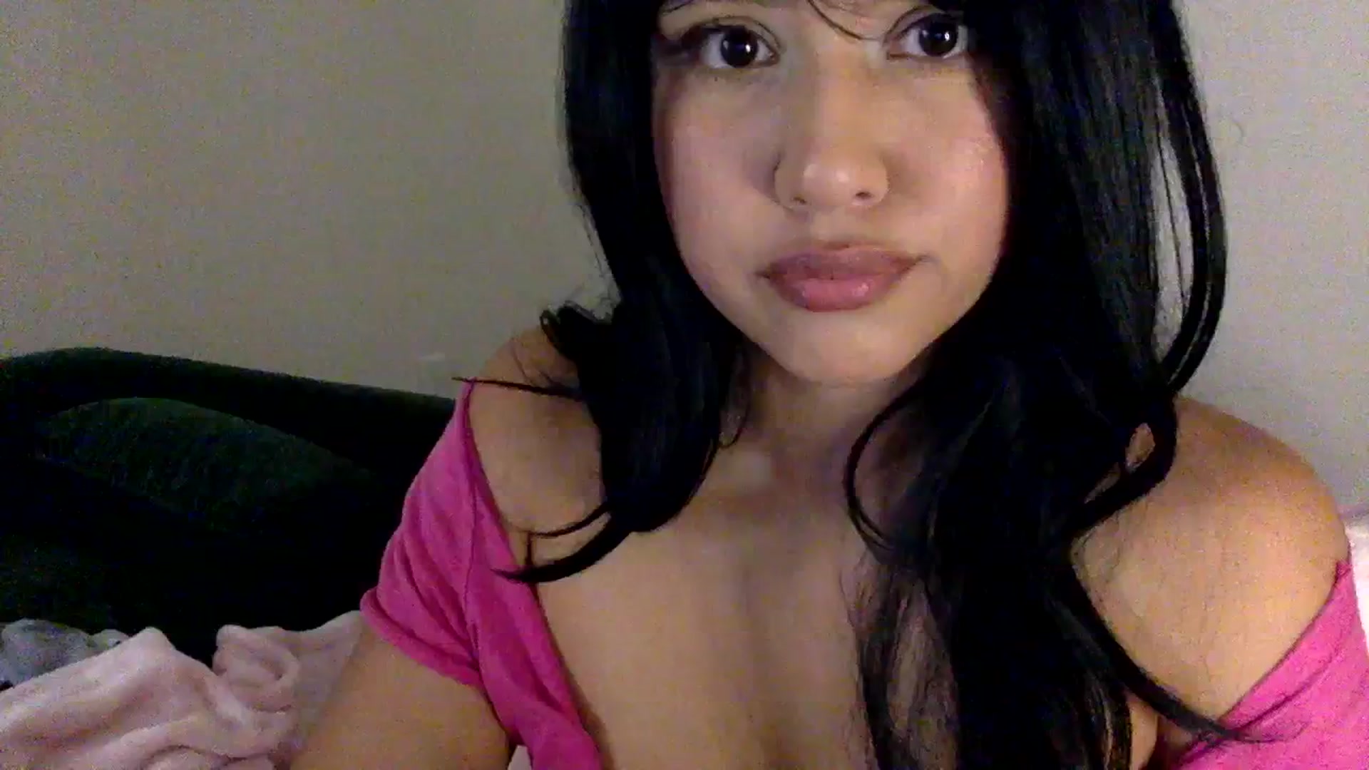 Gallery image thumbnail from lilagomez's myfreecams stream on, 04/08/2024, 08:07 image 17 of 20