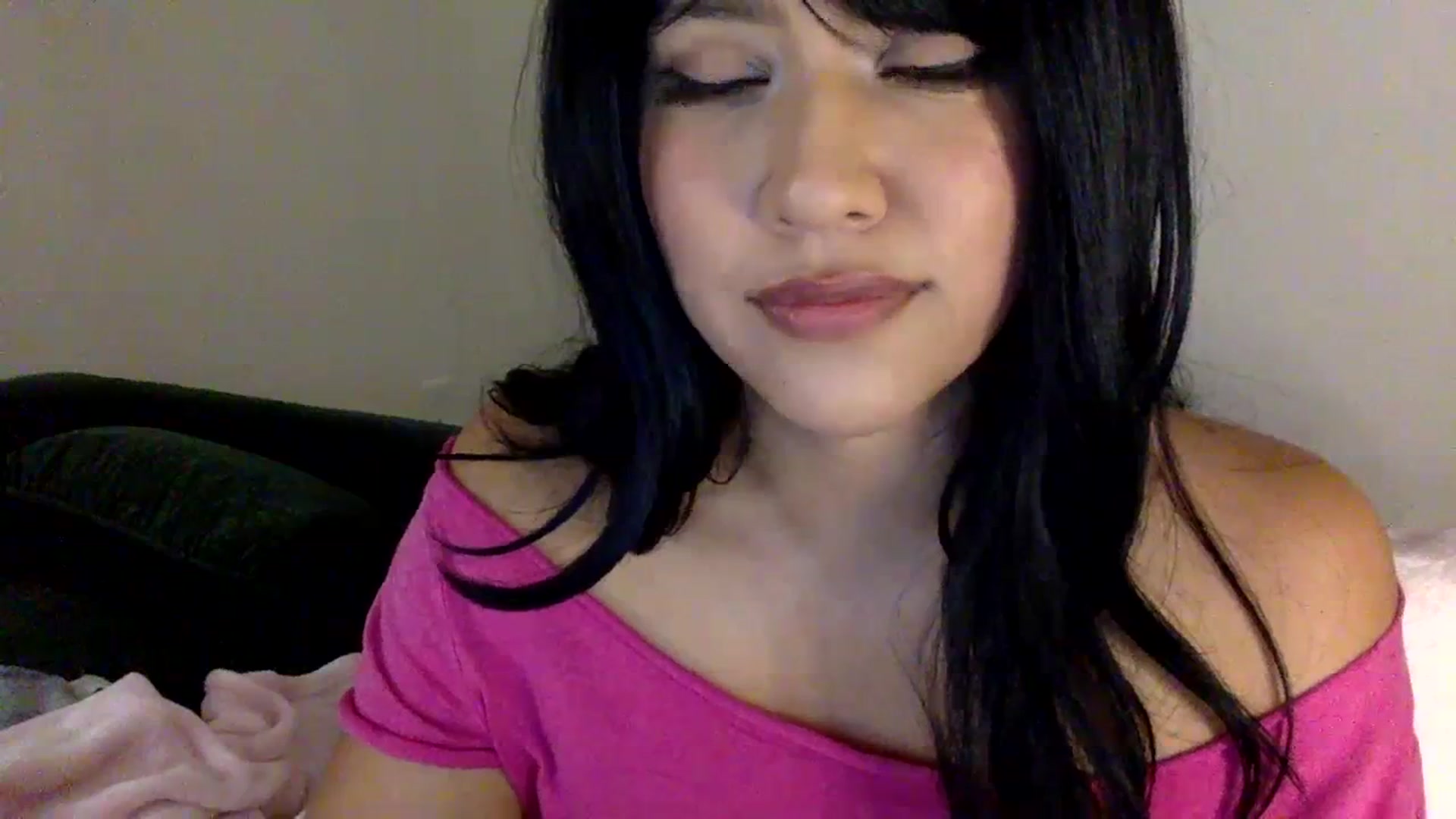 Gallery image thumbnail from lilagomez's myfreecams stream on, 04/08/2024, 08:07 image 6 of 20