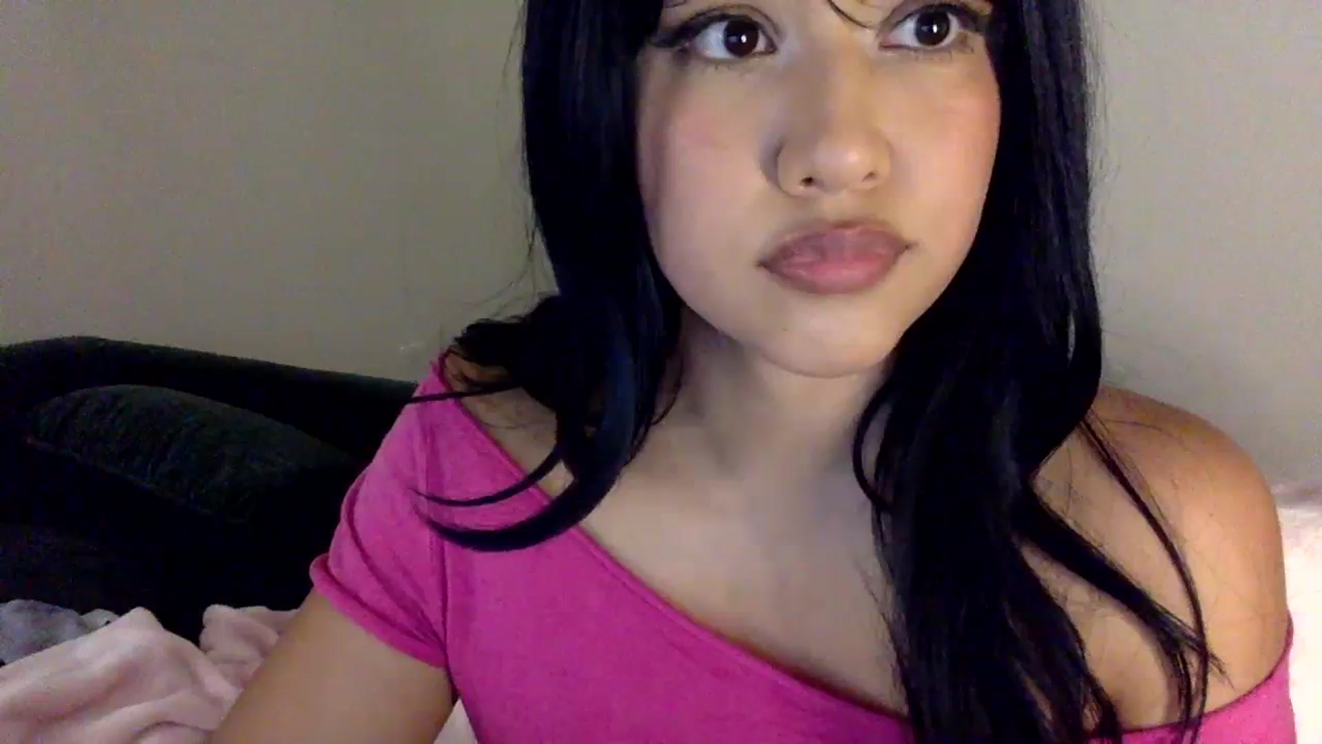 Gallery image thumbnail from lilagomez's myfreecams stream on, 04/08/2024, 08:07 image 10 of 20