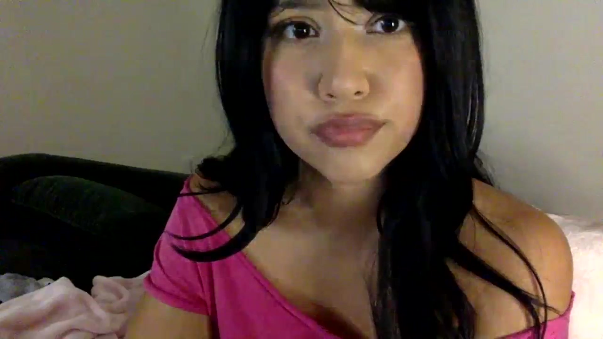Gallery image thumbnail from lilagomez's myfreecams stream on, 04/08/2024, 08:07 image 9 of 20