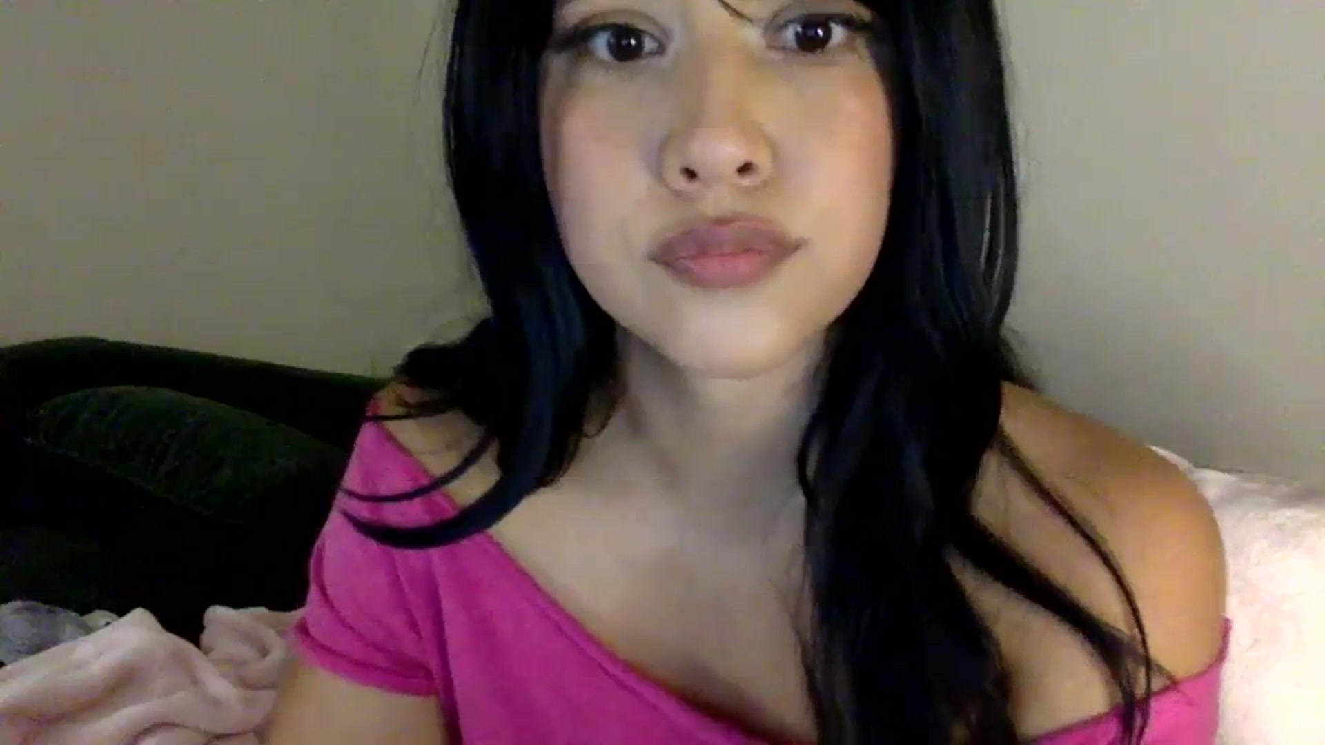 Gallery image thumbnail from lilagomez's myfreecams stream on, 04/08/2024, 08:07 image 8 of 20
