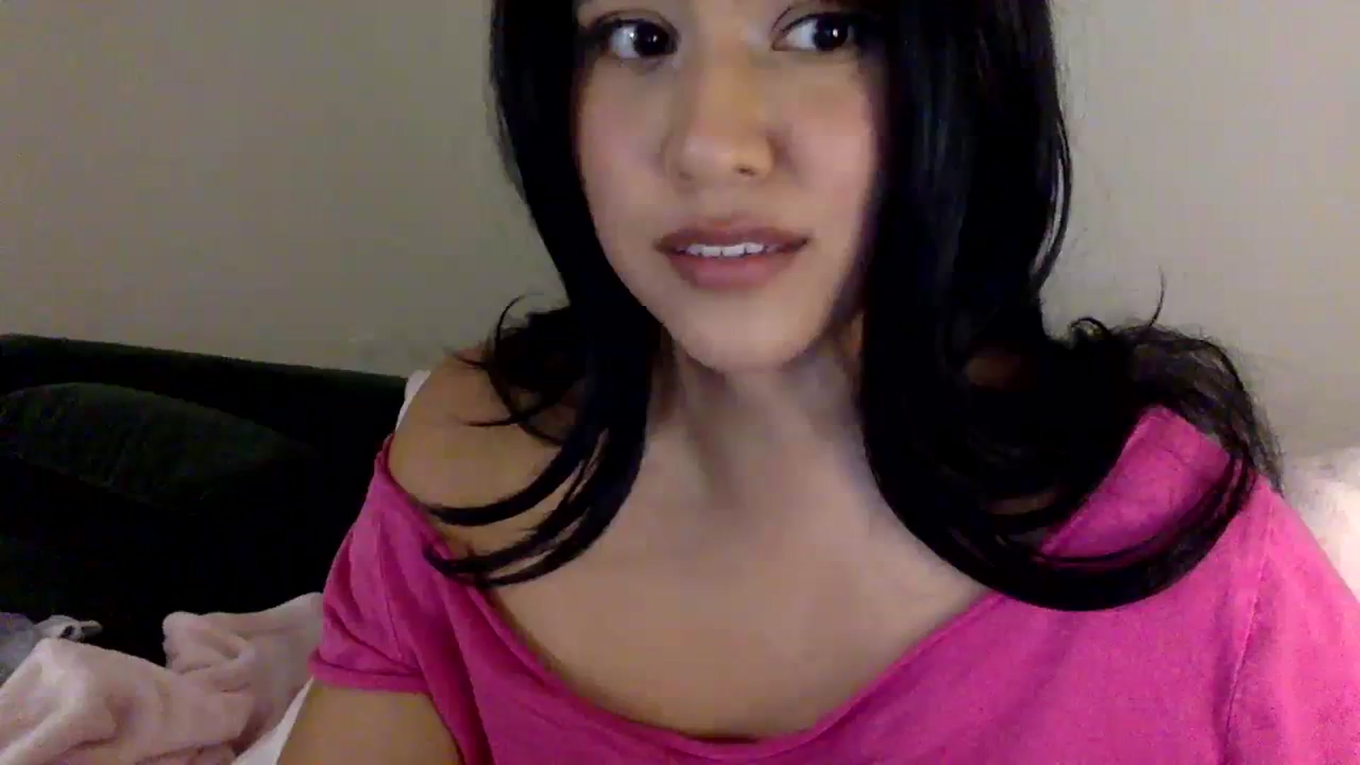 Gallery image thumbnail from lilagomez's myfreecams stream on, 04/08/2024, 08:38 image 15 of 20