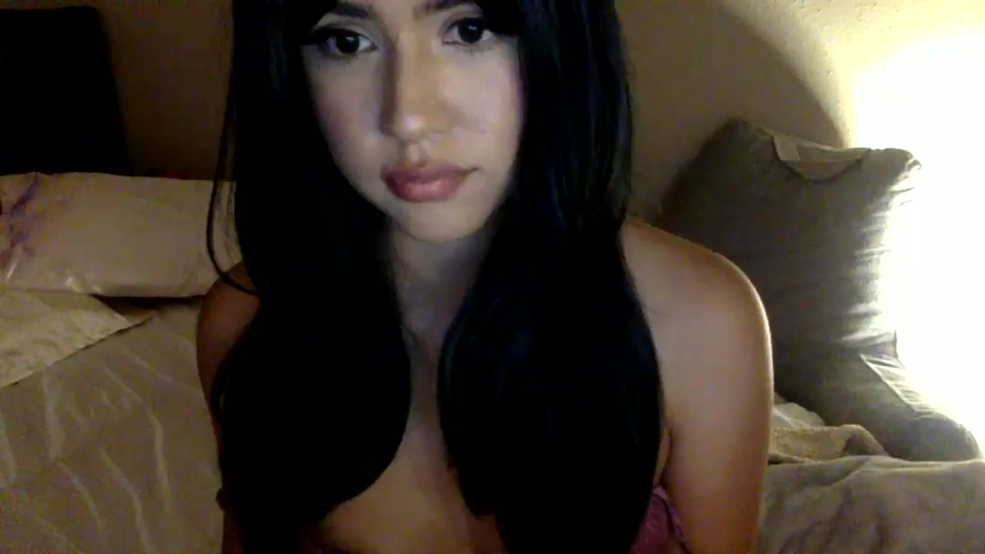 Gallery image thumbnail from lilagomez's myfreecams stream on, 07/21/2024, 10:07 image 13 of 20