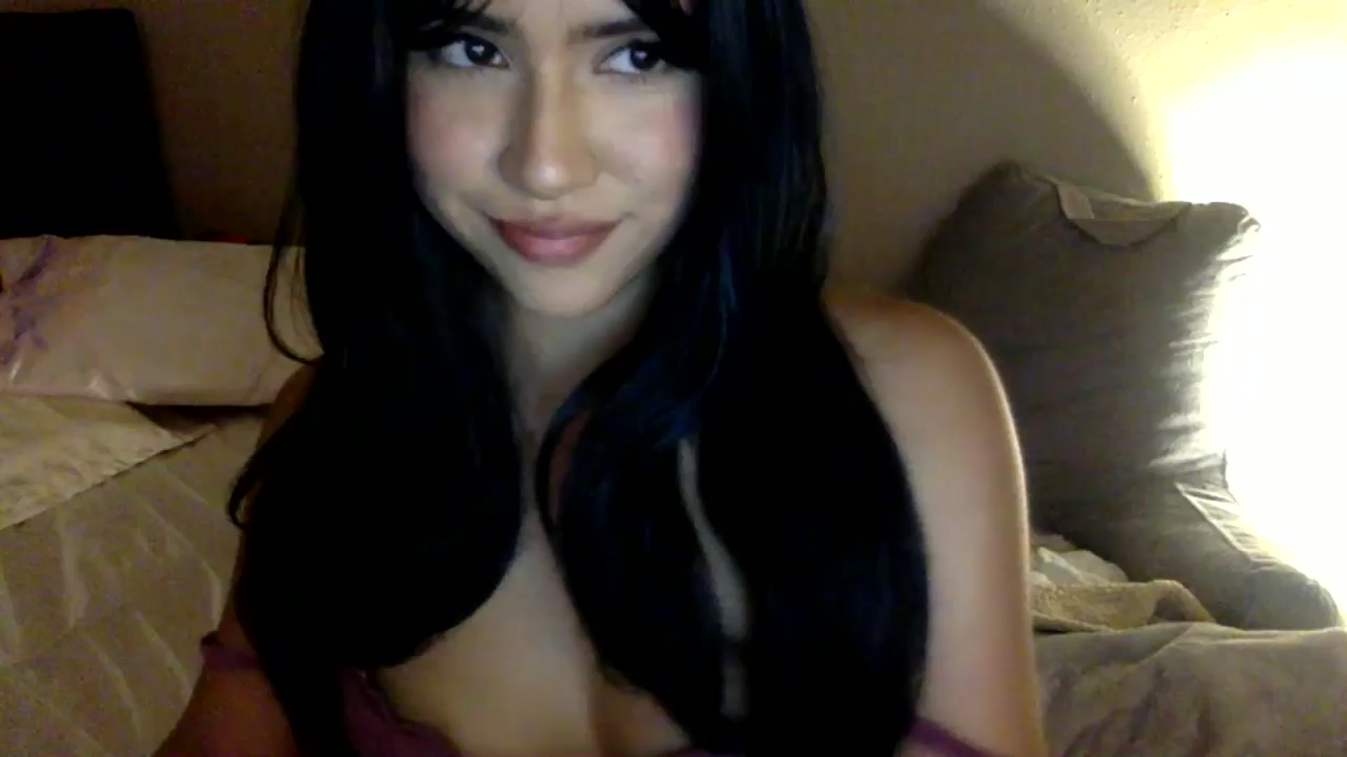 Gallery image thumbnail from lilagomez's myfreecams stream on, 07/21/2024, 10:07 image 17 of 20