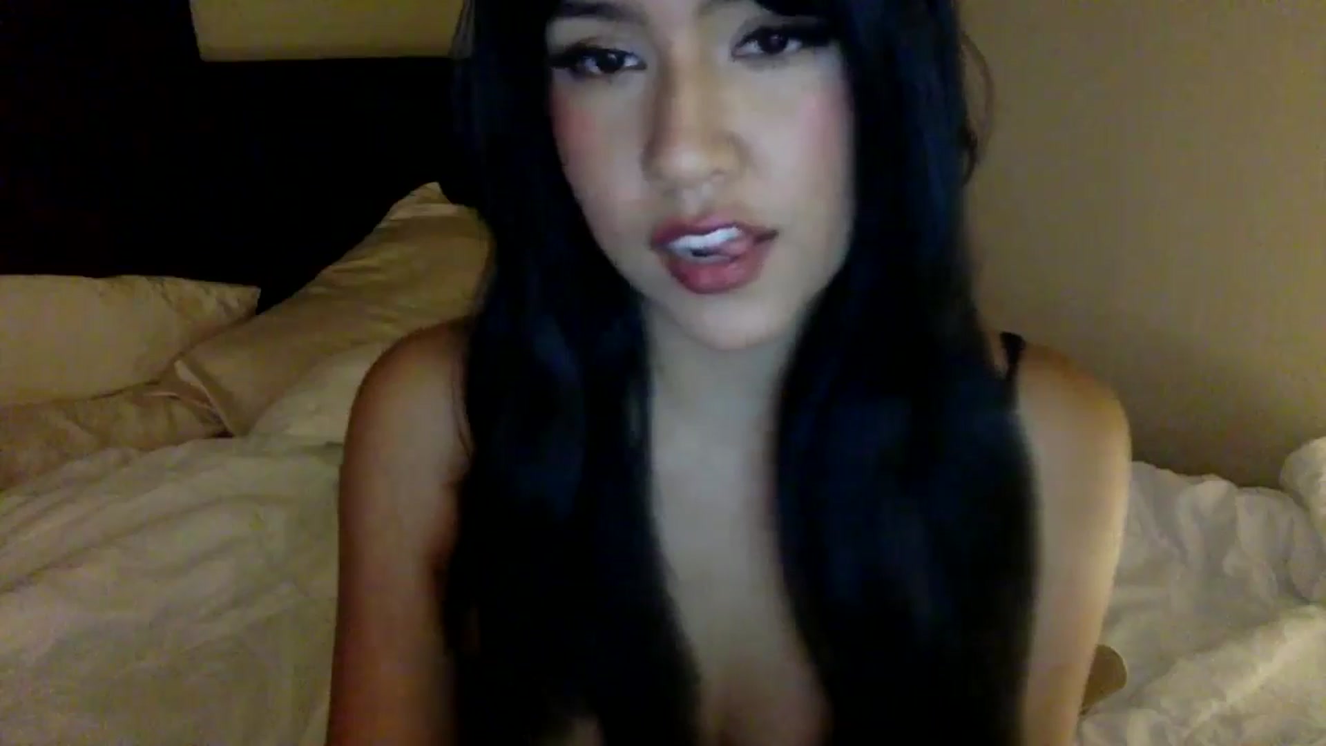 Gallery image thumbnail from lilagomez's myfreecams stream on, 07/23/2024, 12:43 image 2 of 20
