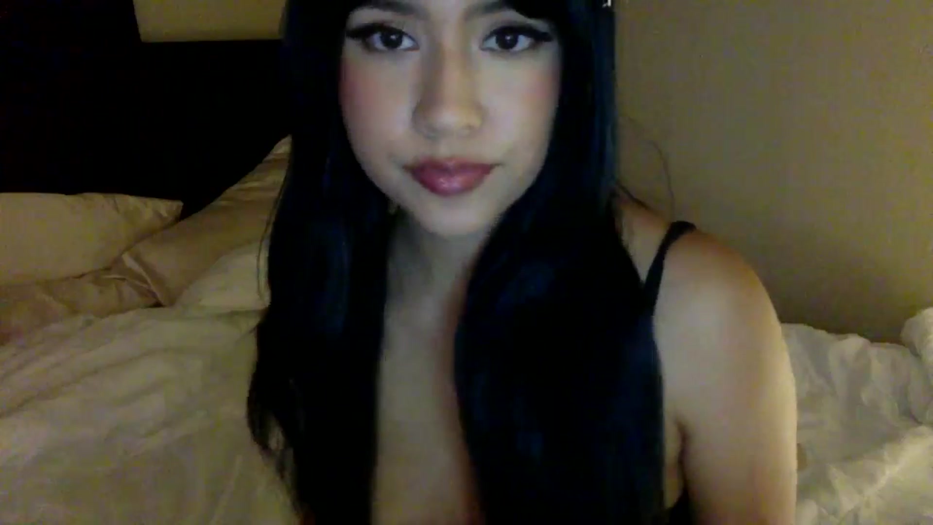 Gallery image thumbnail from lilagomez's myfreecams stream on, 07/23/2024, 12:43 image 4 of 20