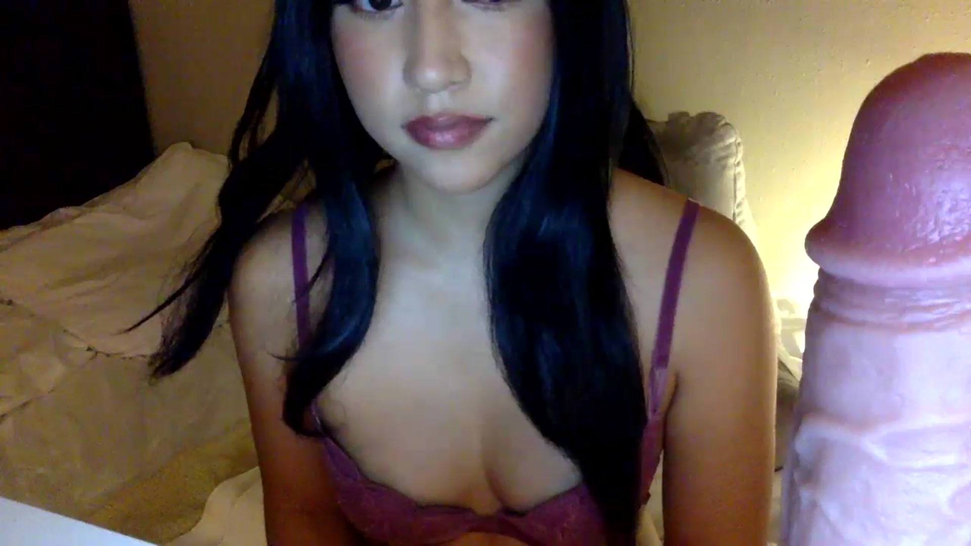 Gallery image thumbnail from lilagomez's myfreecams stream on, 07/26/2024, 24:11 image 17 of 20
