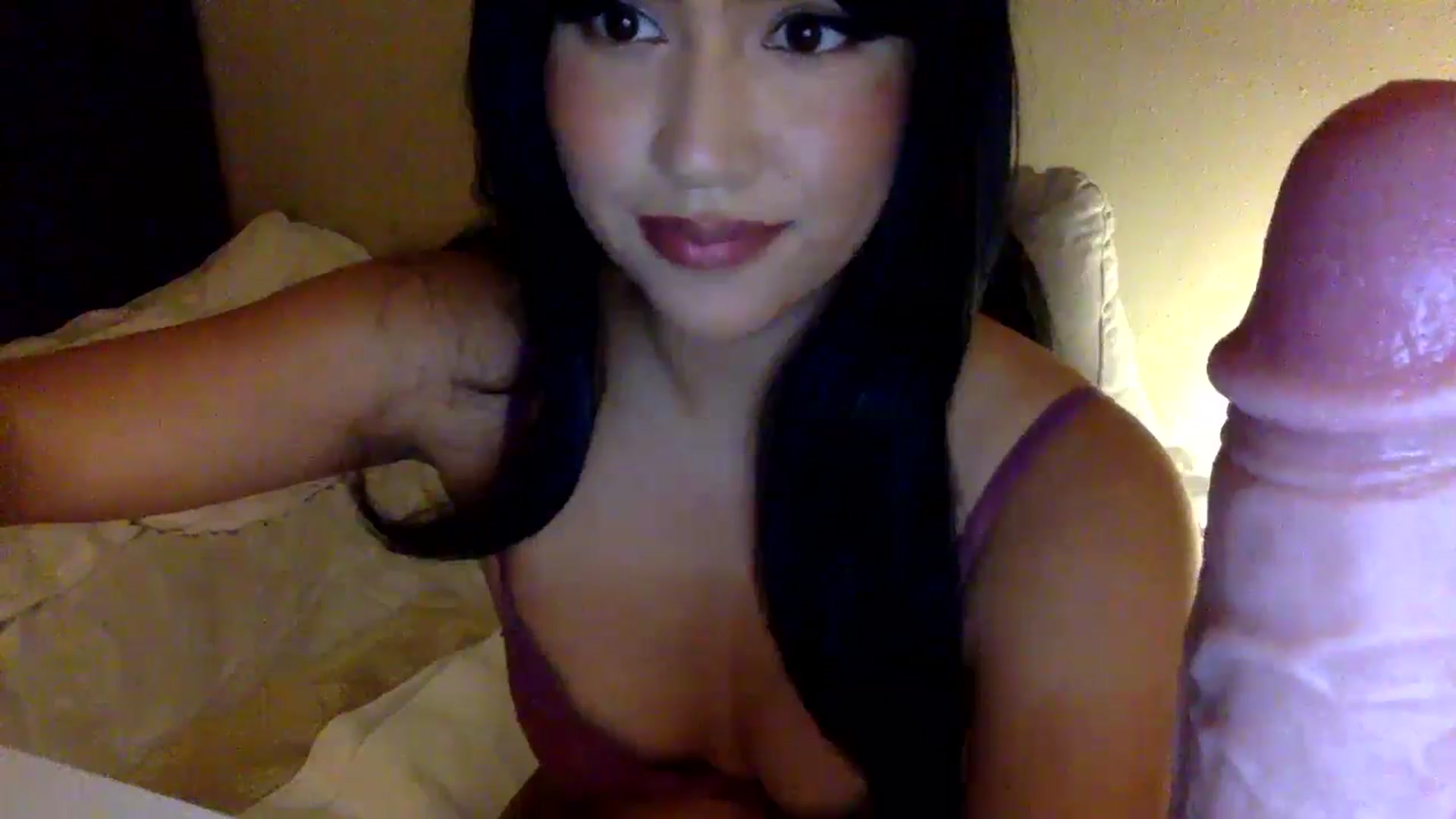 Gallery image thumbnail from lilagomez's myfreecams stream on, 07/26/2024, 24:11 image 15 of 20