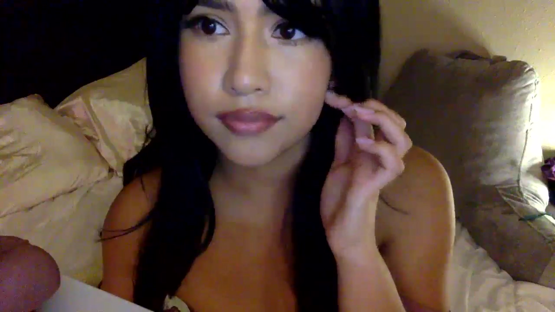 Gallery image thumbnail from lilagomez's myfreecams stream on, 07/28/2024, 24:07 image 17 of 20
