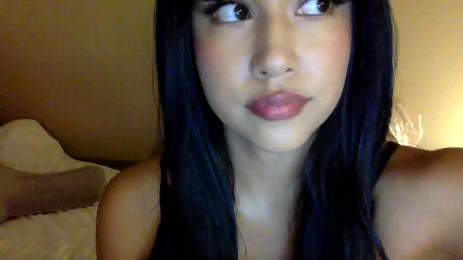 Gallery image thumbnail from lilagomez's myfreecams stream on, 07/28/2024, 19:13 image 17 of 20