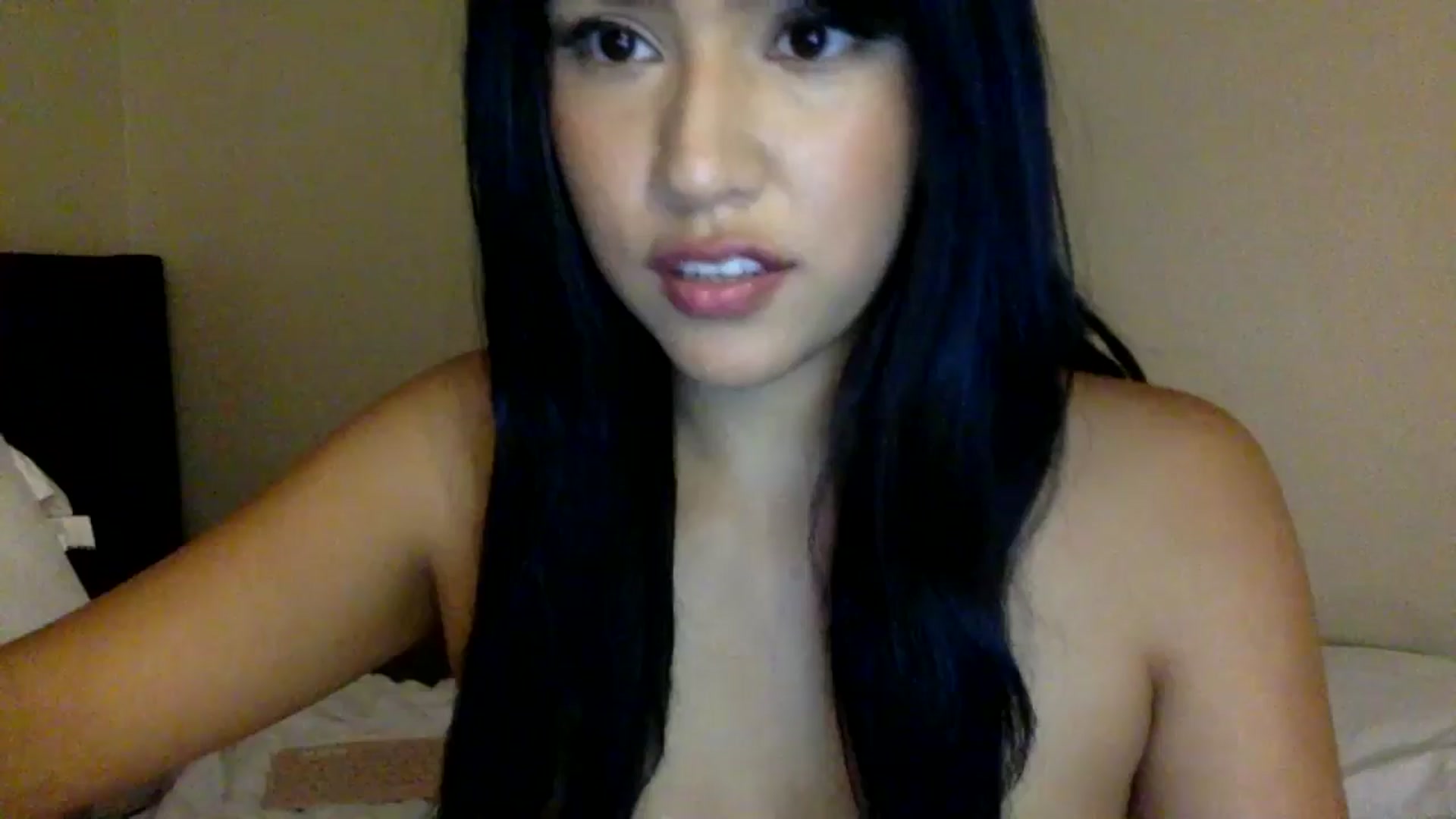 Gallery image thumbnail from lilagomez's myfreecams stream on, 07/30/2024, 18:55 image 18 of 20