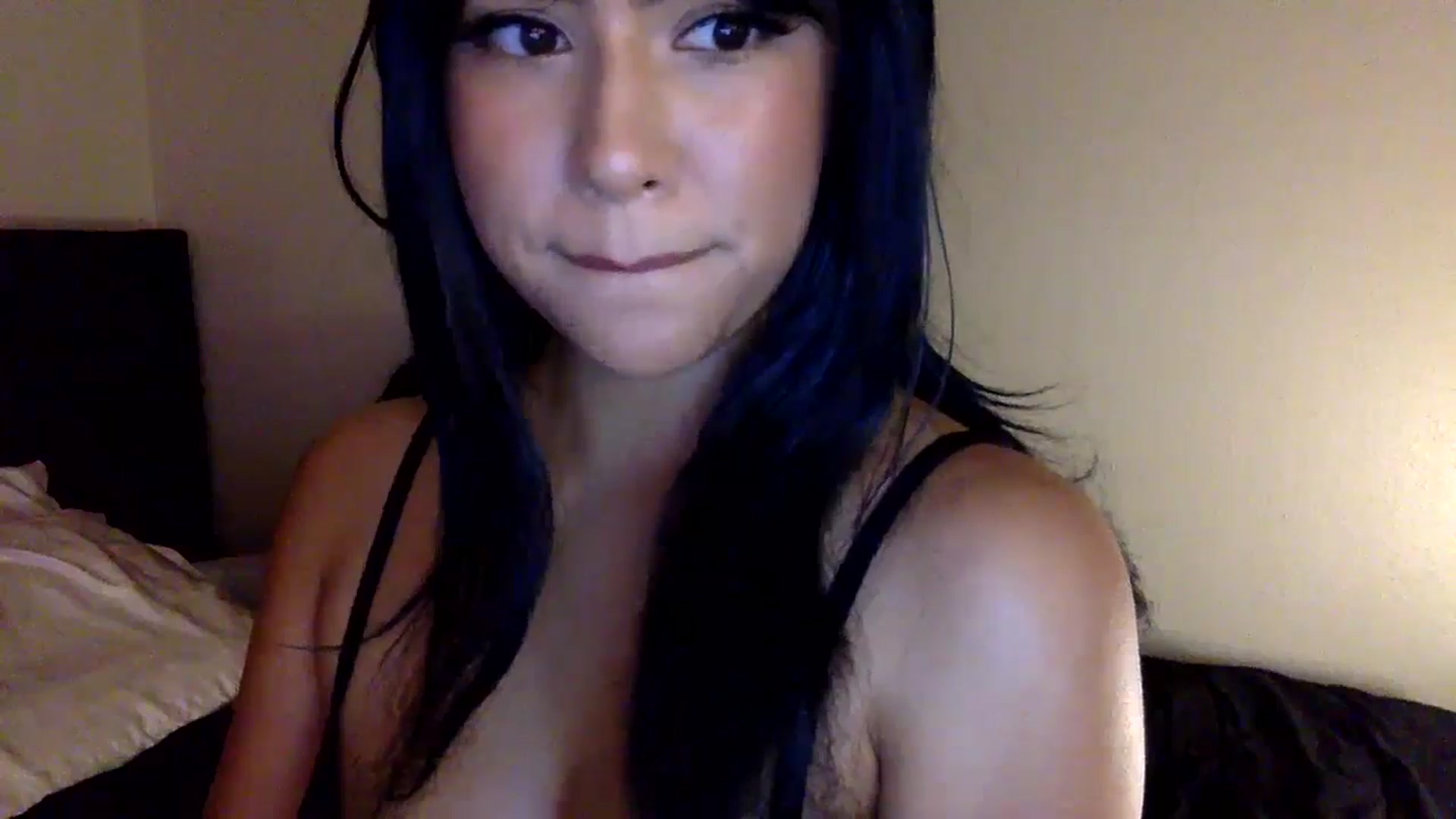 Gallery image thumbnail from lilagomez's myfreecams stream on, 08/05/2024, 09:04 image 6 of 20