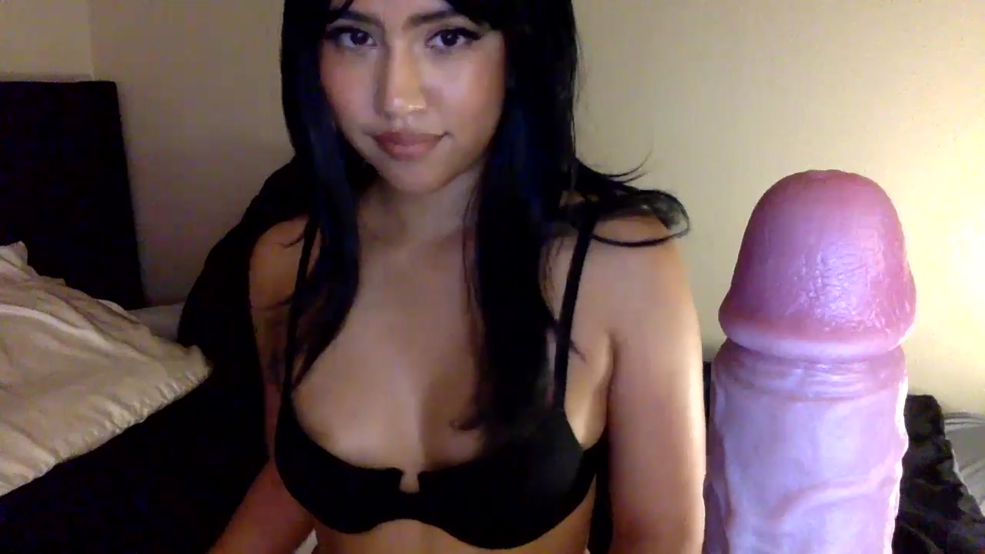 Gallery image thumbnail from lilagomez's myfreecams stream on, 08/05/2024, 09:33 image 13 of 20