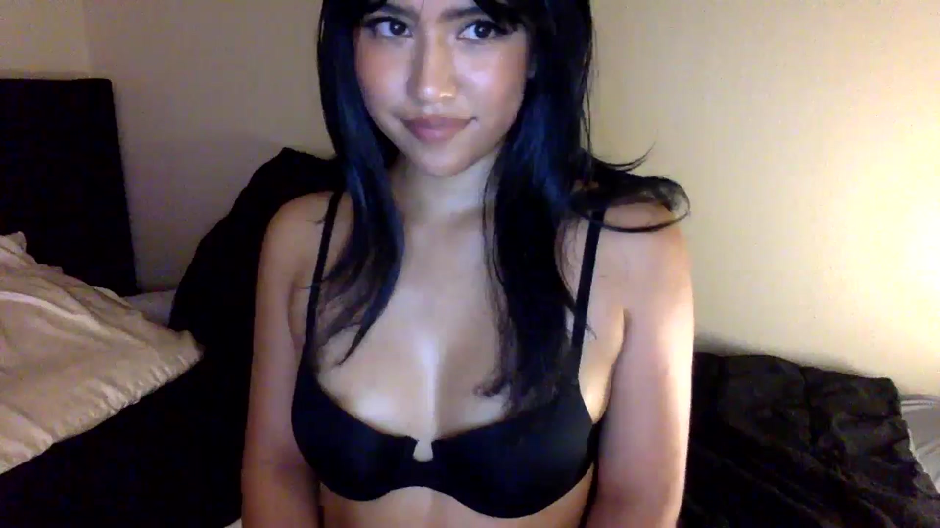 Gallery image thumbnail from lilagomez's myfreecams stream on, 08/05/2024, 09:33 image 10 of 20