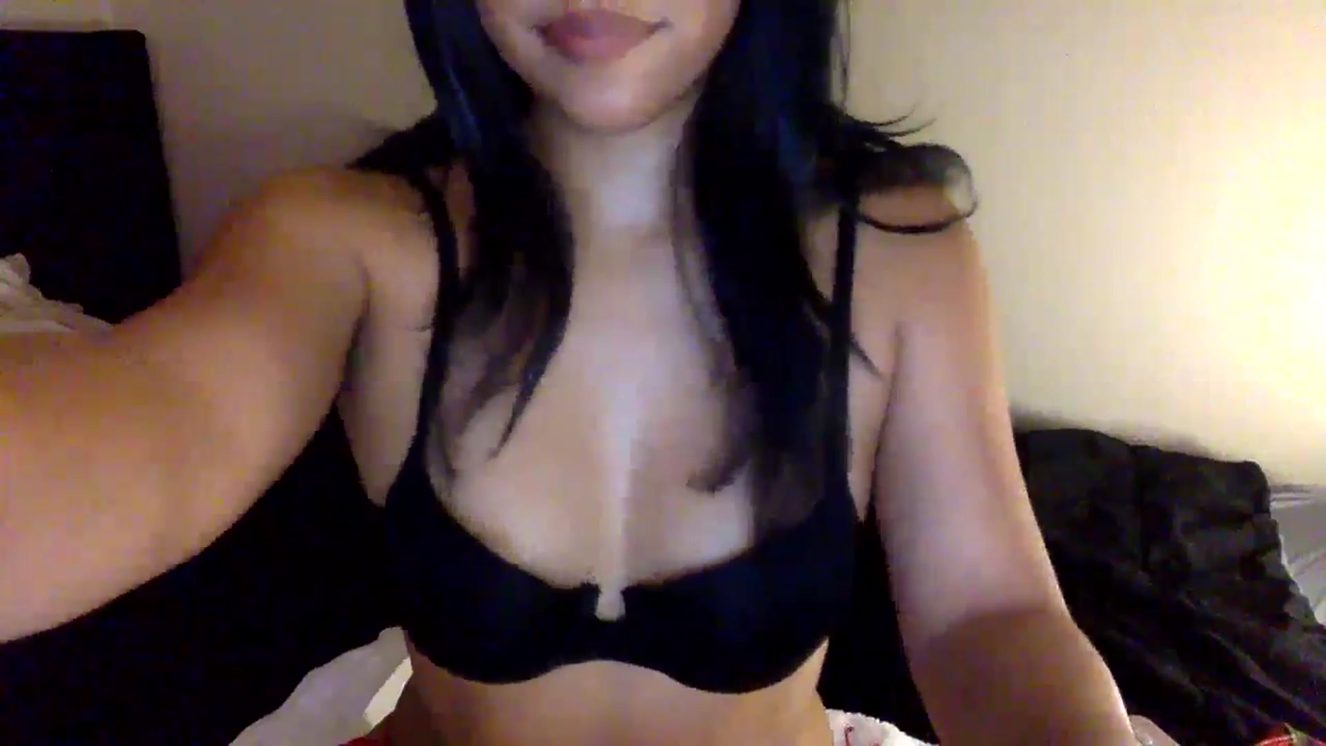 Gallery image thumbnail from lilagomez's myfreecams stream on, 08/05/2024, 09:33 image 9 of 20