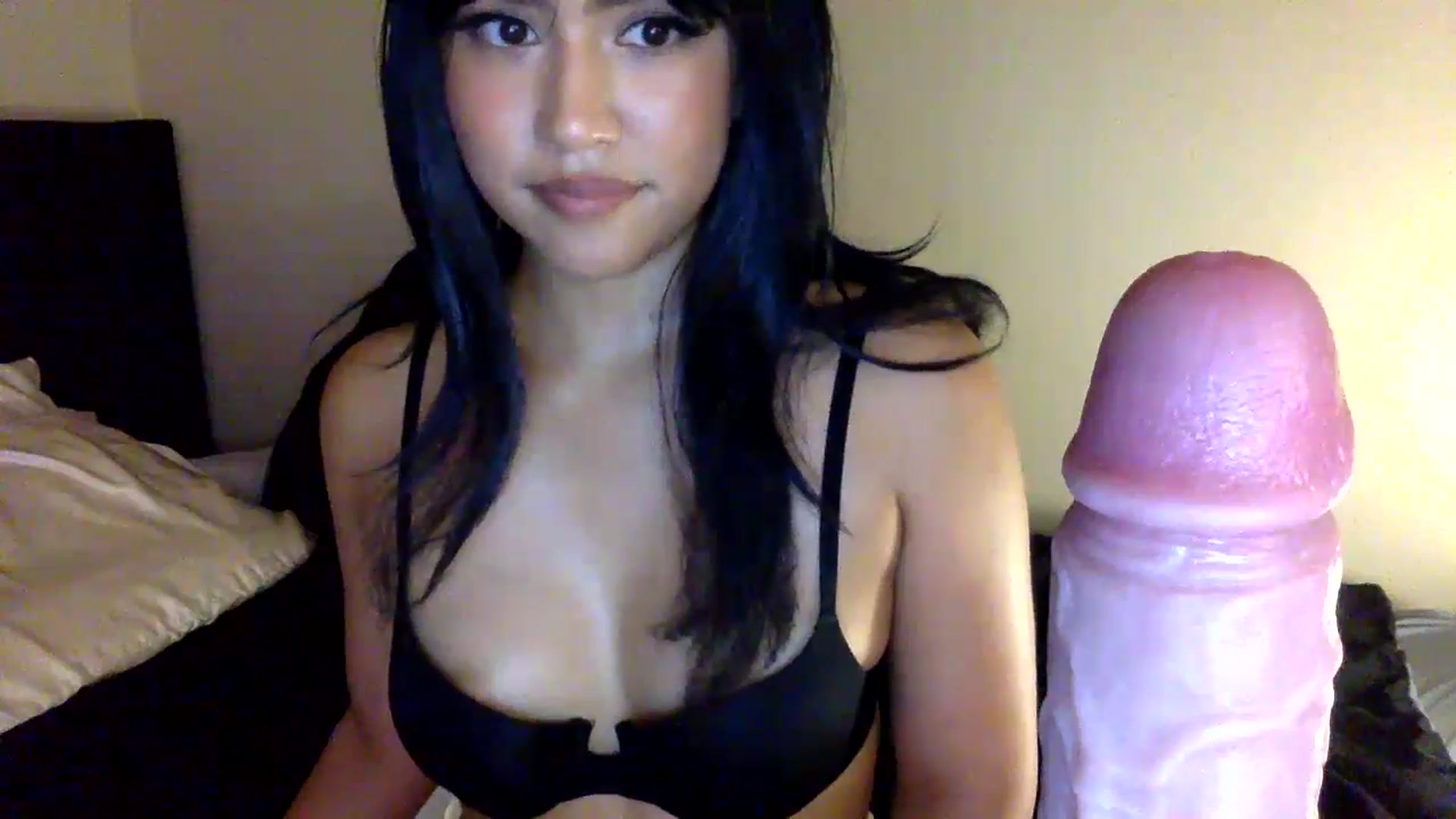Gallery image thumbnail from lilagomez's myfreecams stream on, 08/05/2024, 09:33 image 12 of 20