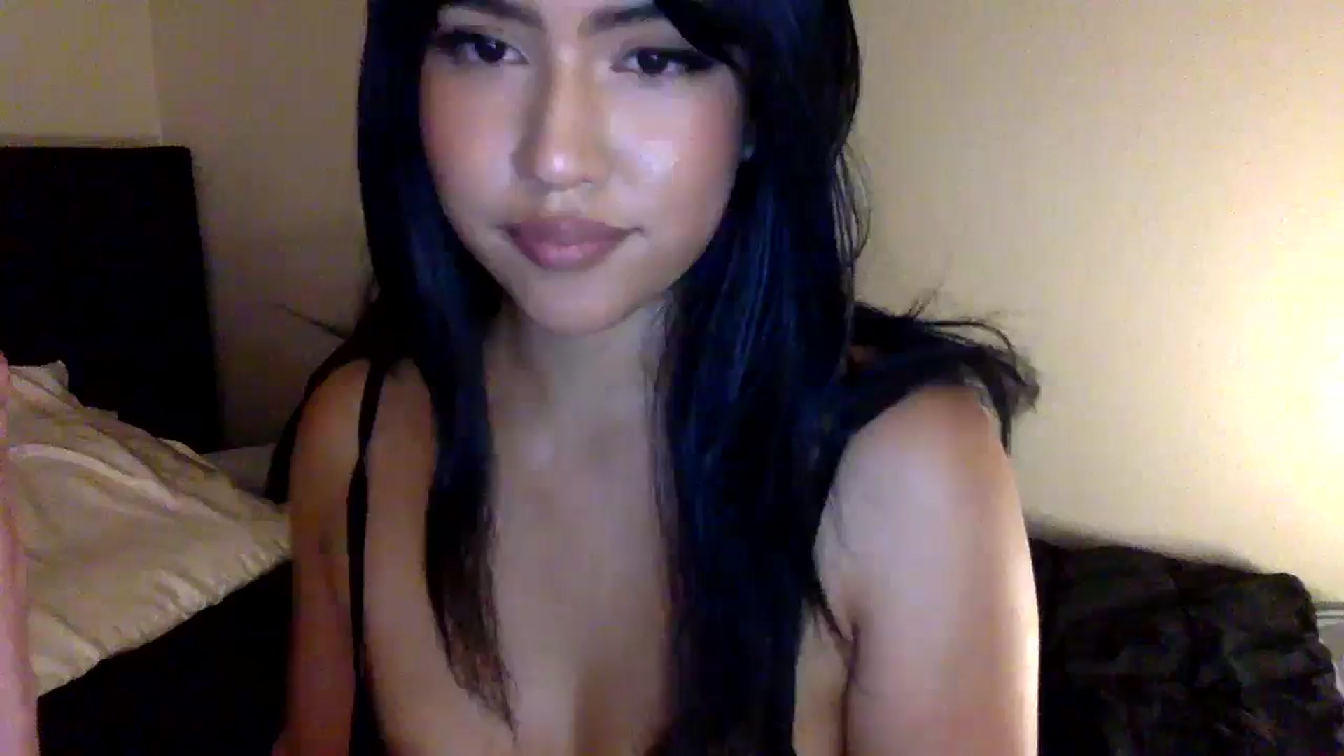 Gallery image thumbnail from lilagomez's myfreecams stream on, 08/05/2024, 10:01 image 12 of 20
